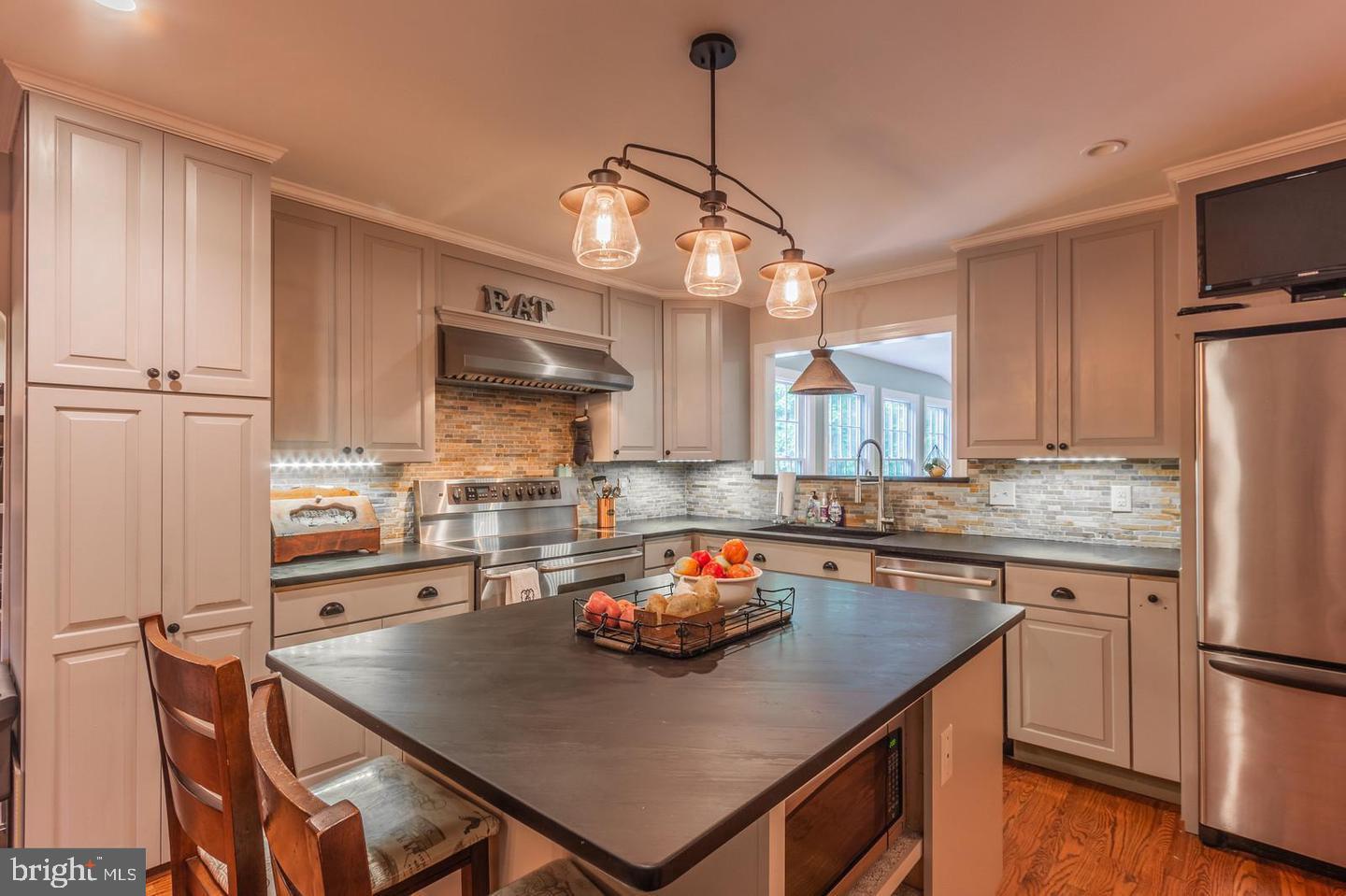 CLEARVIEW HEIGHTS - Residential Lease