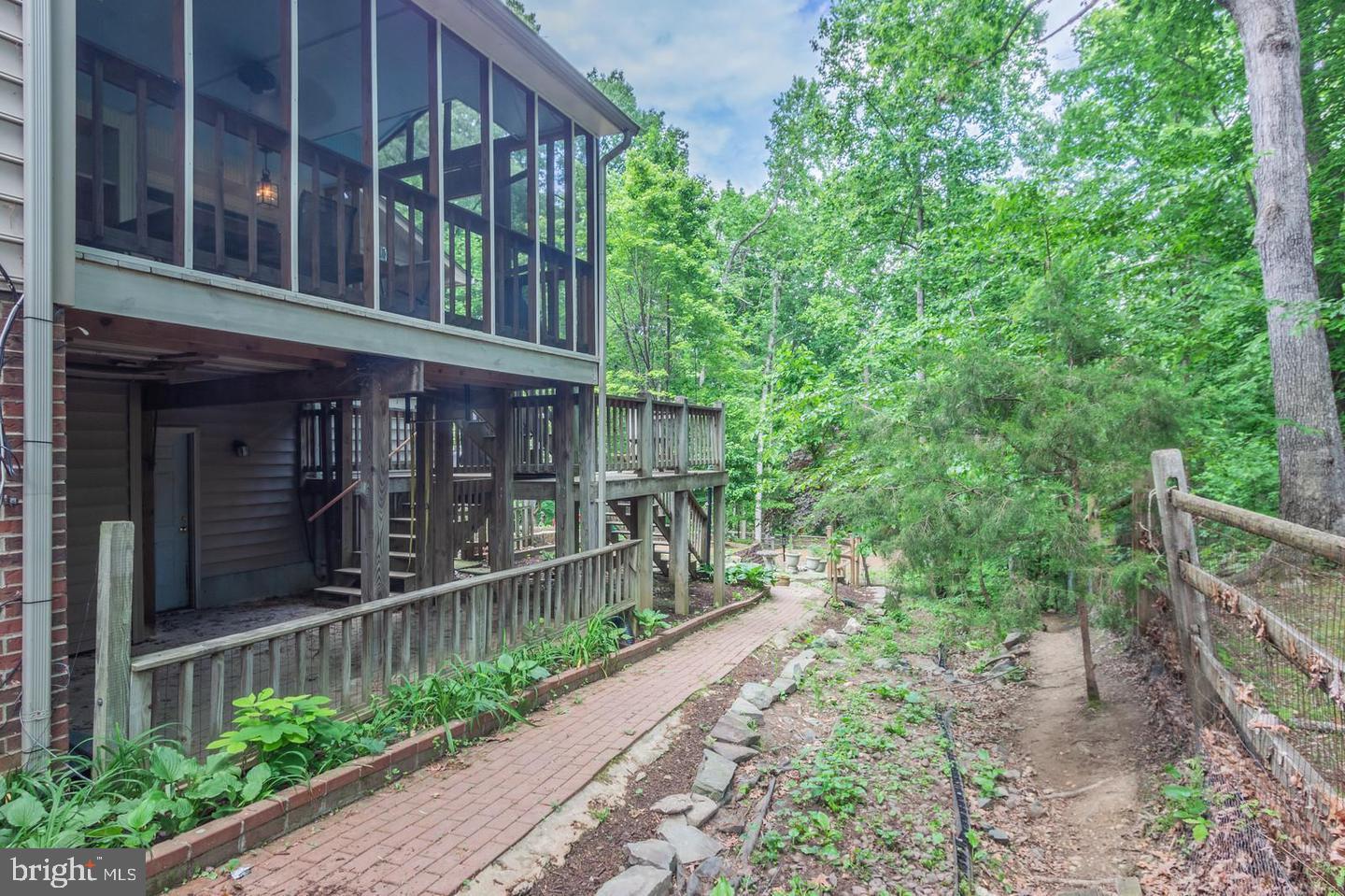 CLEARVIEW HEIGHTS - Residential Lease