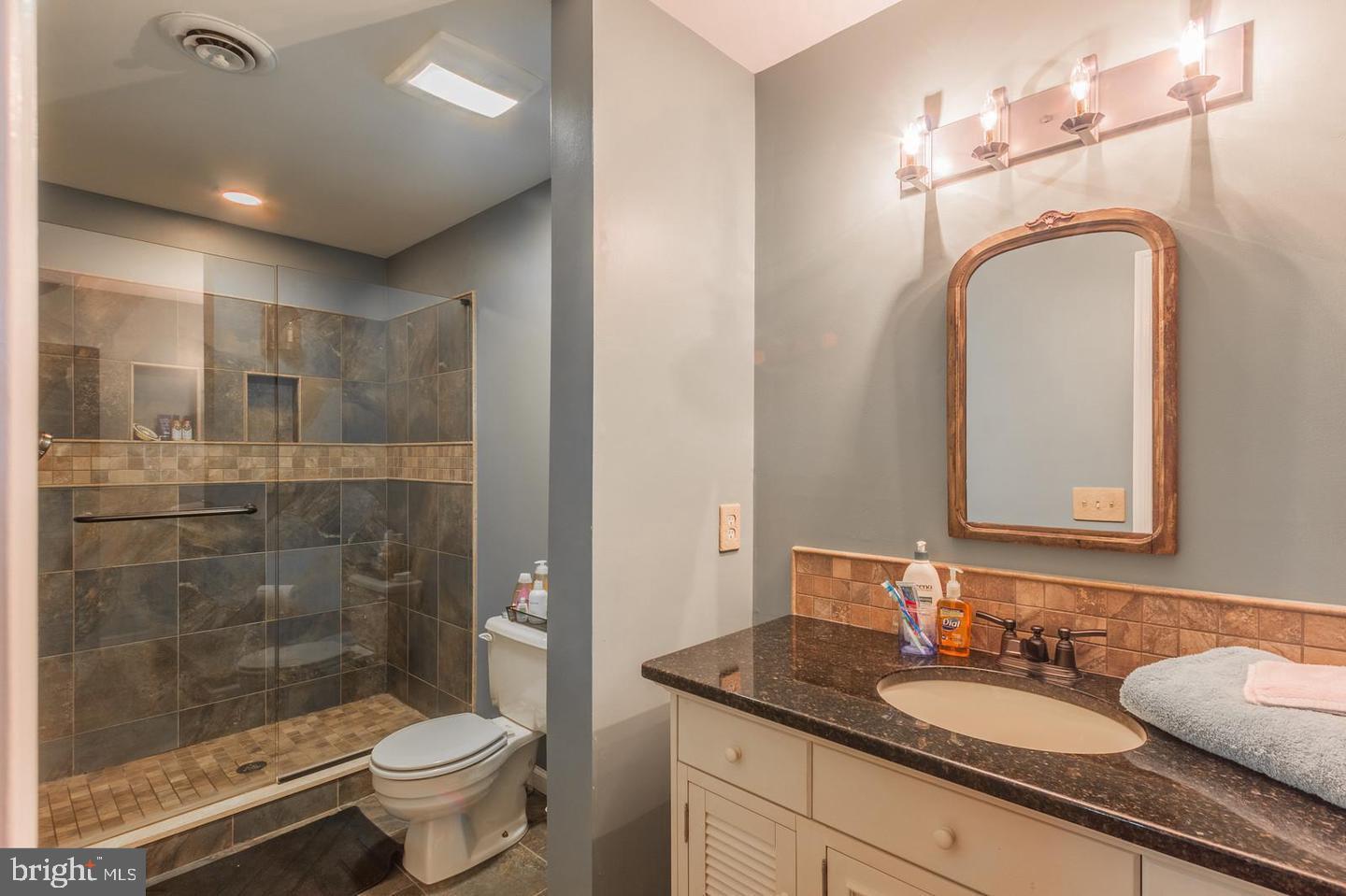 CLEARVIEW HEIGHTS - Residential Lease