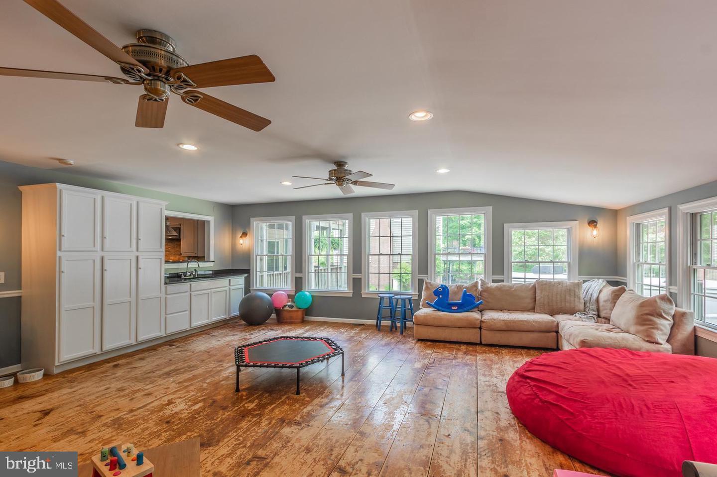 CLEARVIEW HEIGHTS - Residential Lease