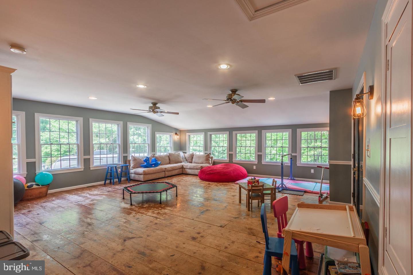 CLEARVIEW HEIGHTS - Residential Lease