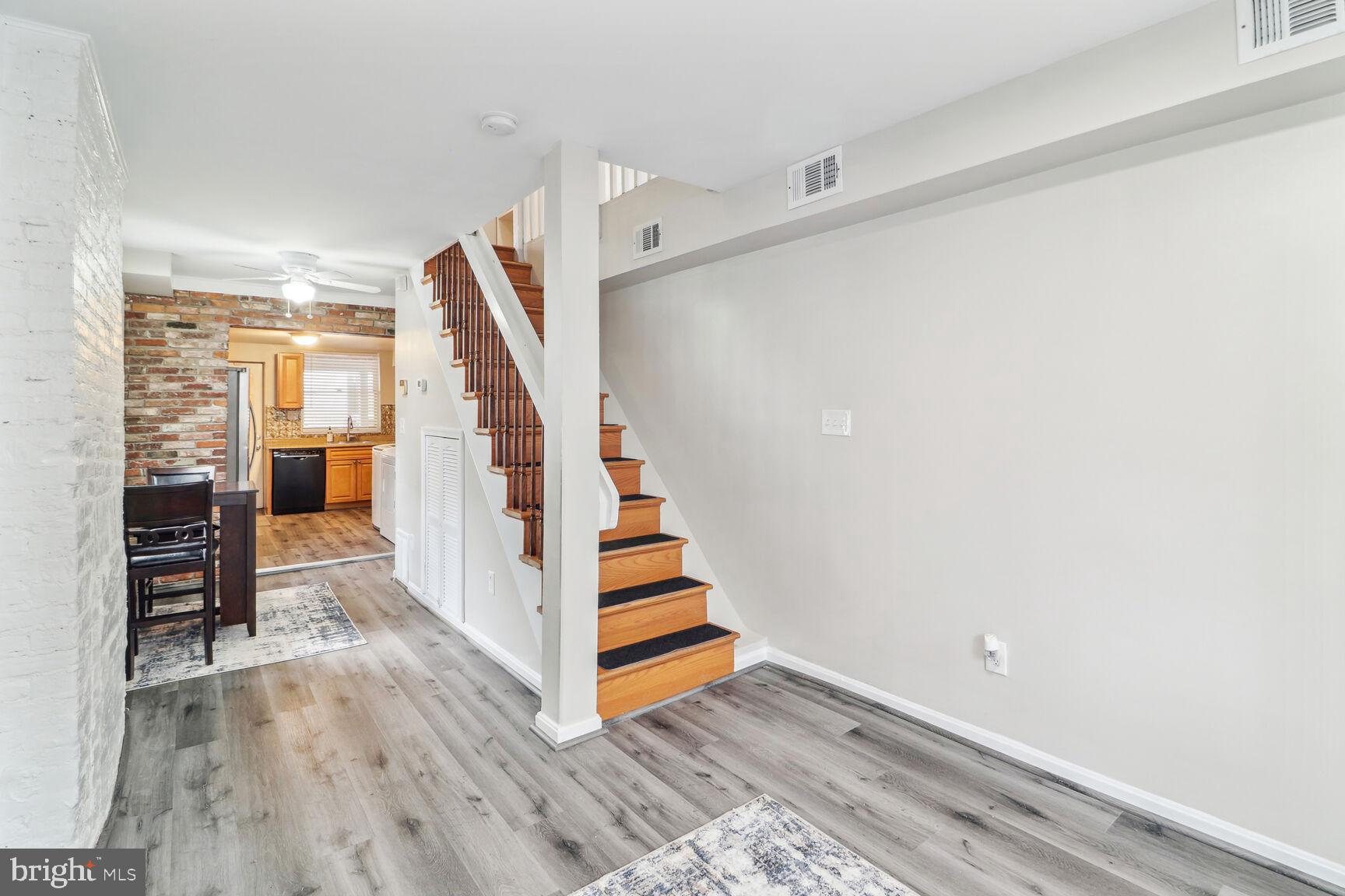 SHARP LEADENHALL - Residential