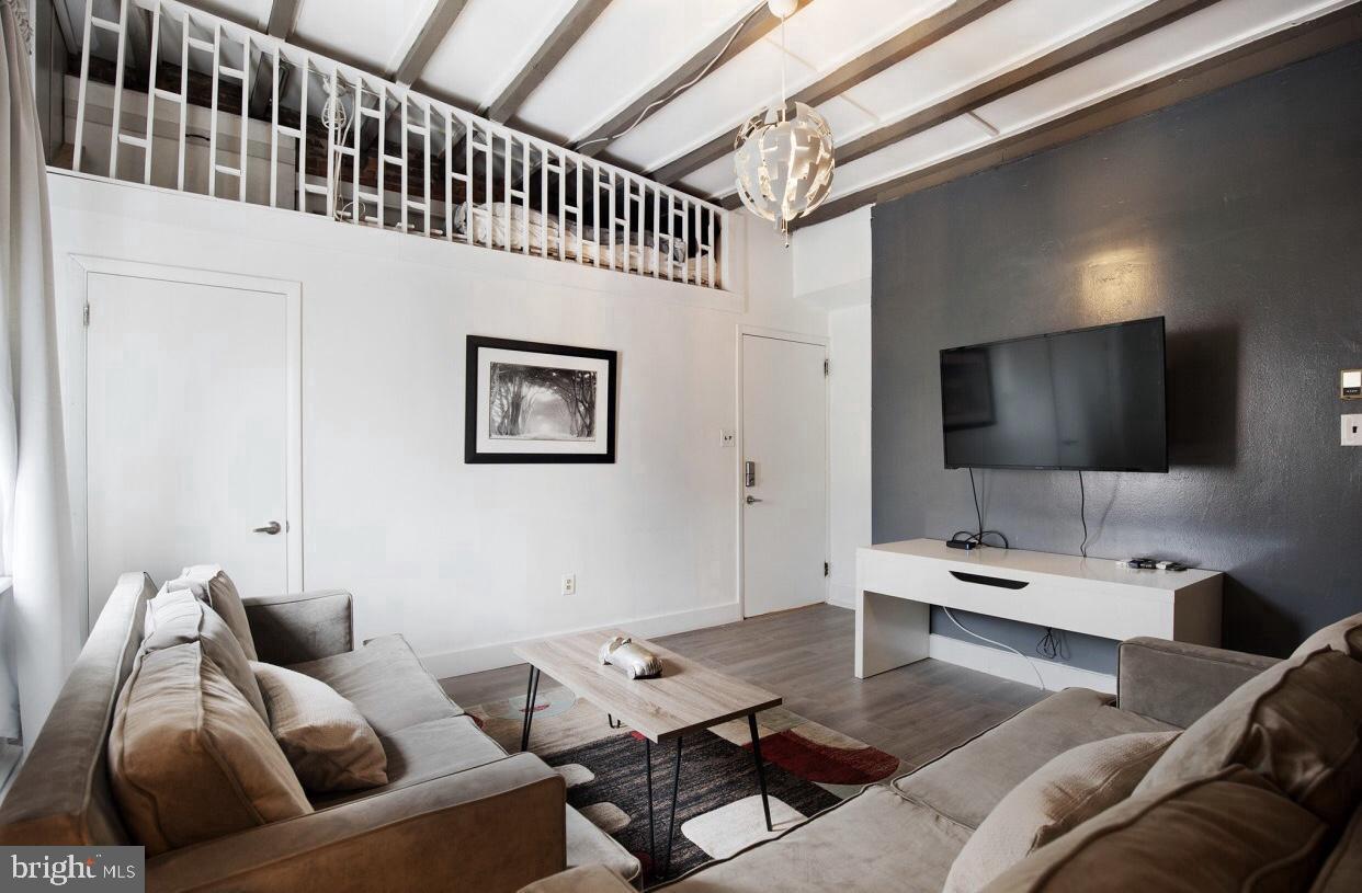 PORT RICHMOND - Residential Lease