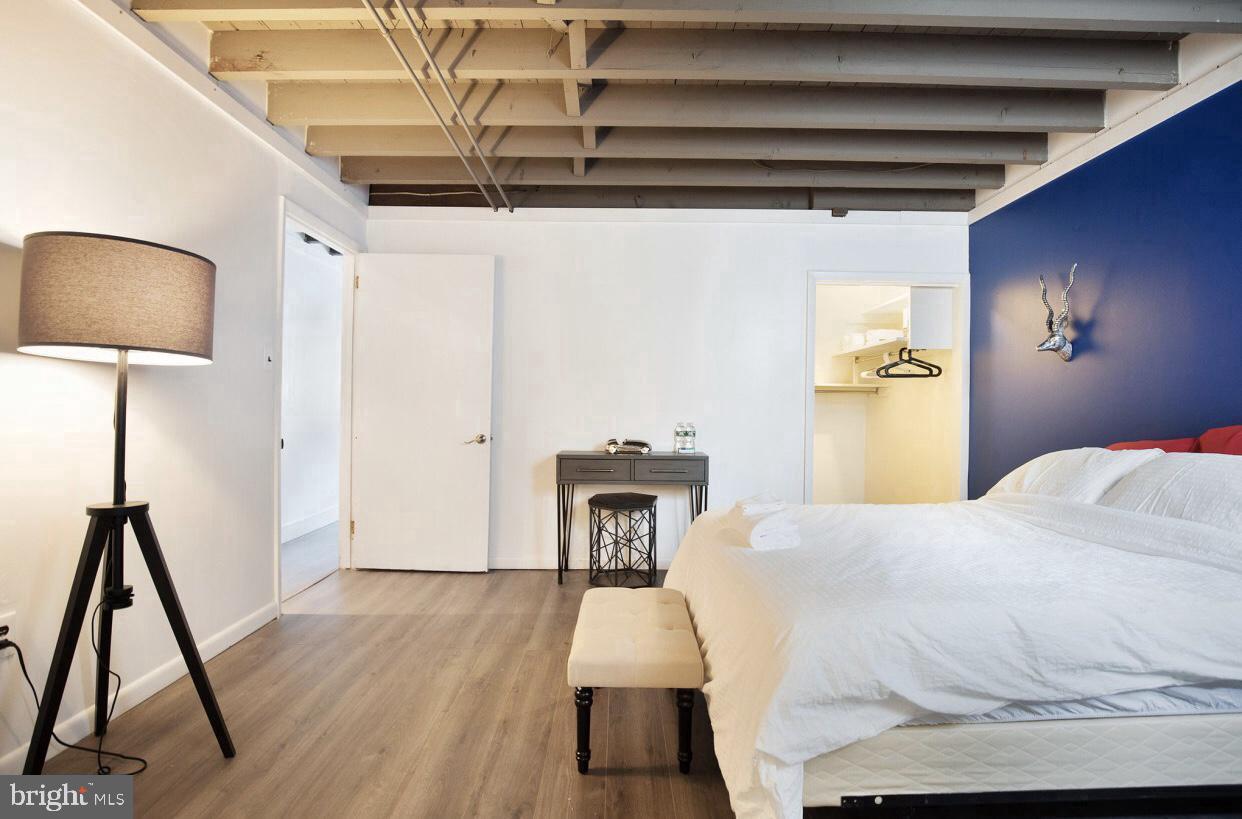 PORT RICHMOND - Residential Lease