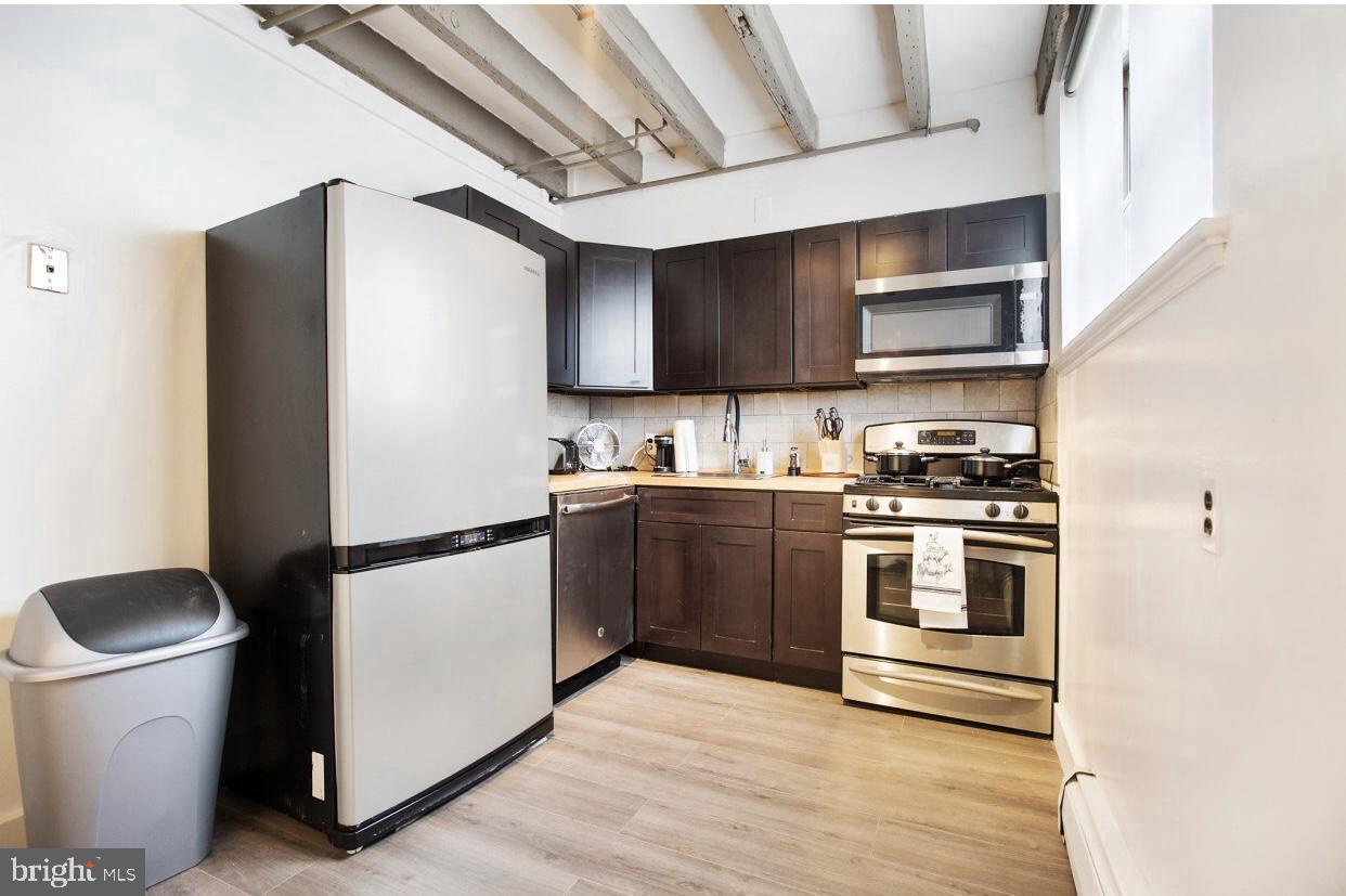 PORT RICHMOND - Residential Lease