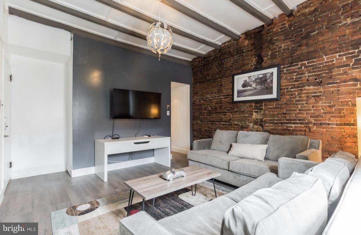 PORT RICHMOND - Residential Lease