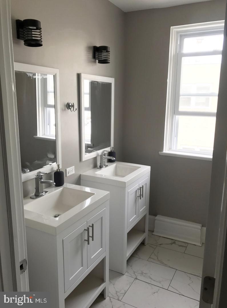 PORT RICHMOND - Residential Lease