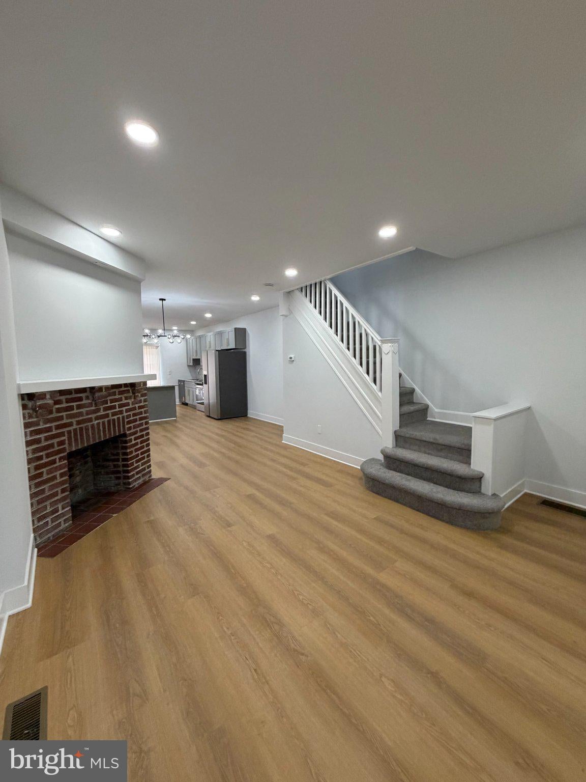 1951 W SPENCER STREET