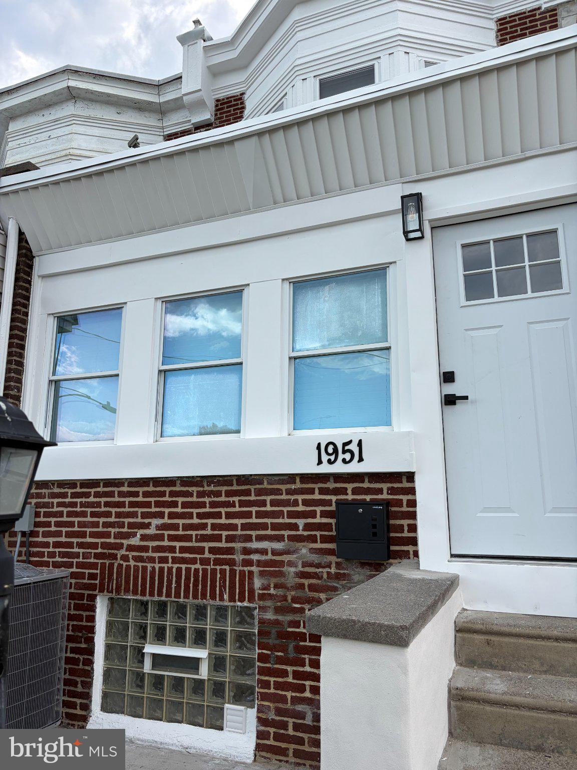 1951 W SPENCER STREET