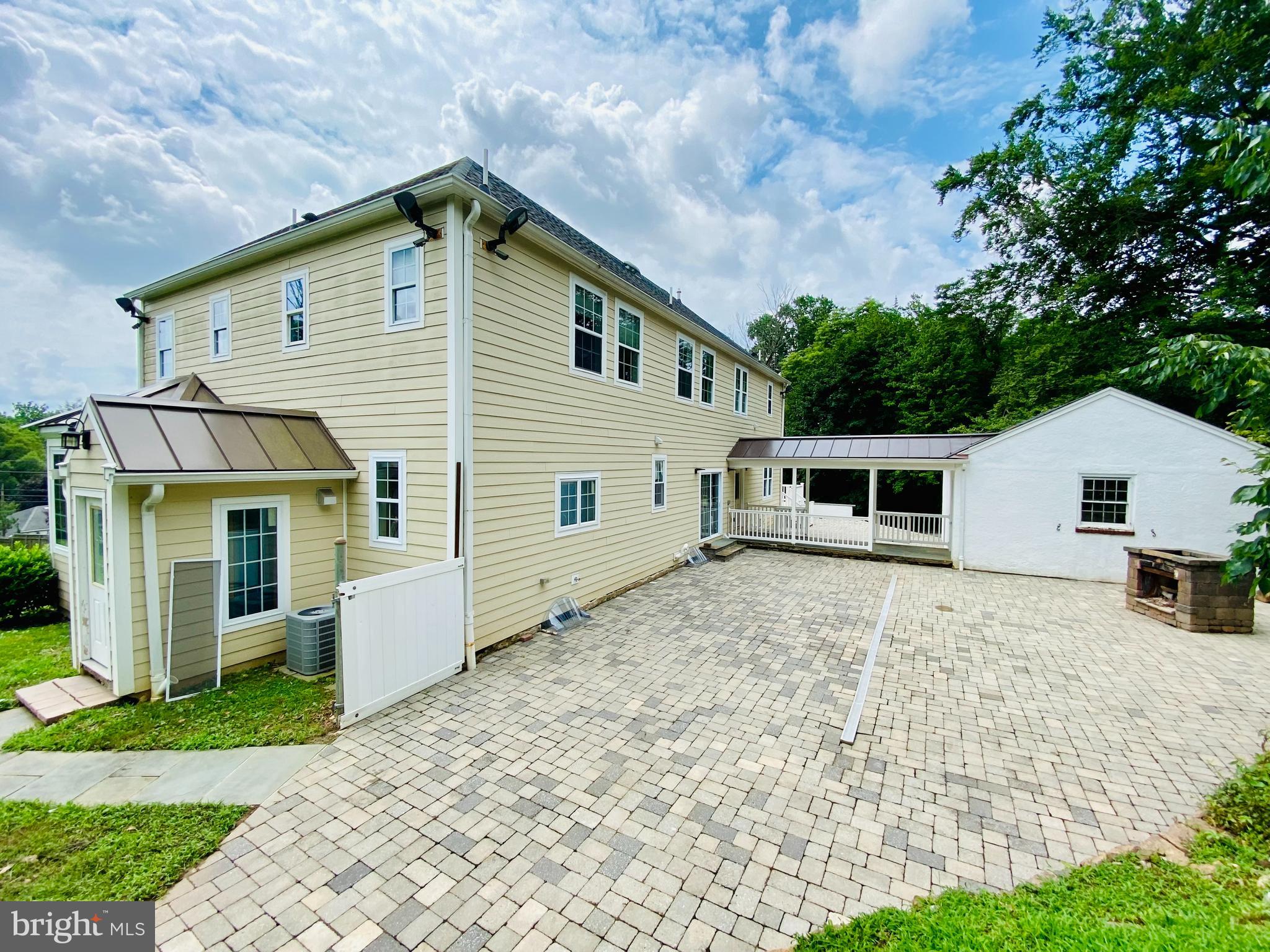 700 S ROBERTS ROAD