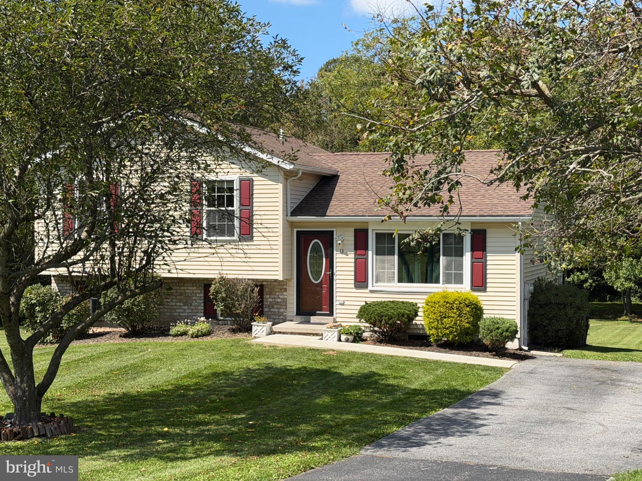 13 FOXTAIL COURT