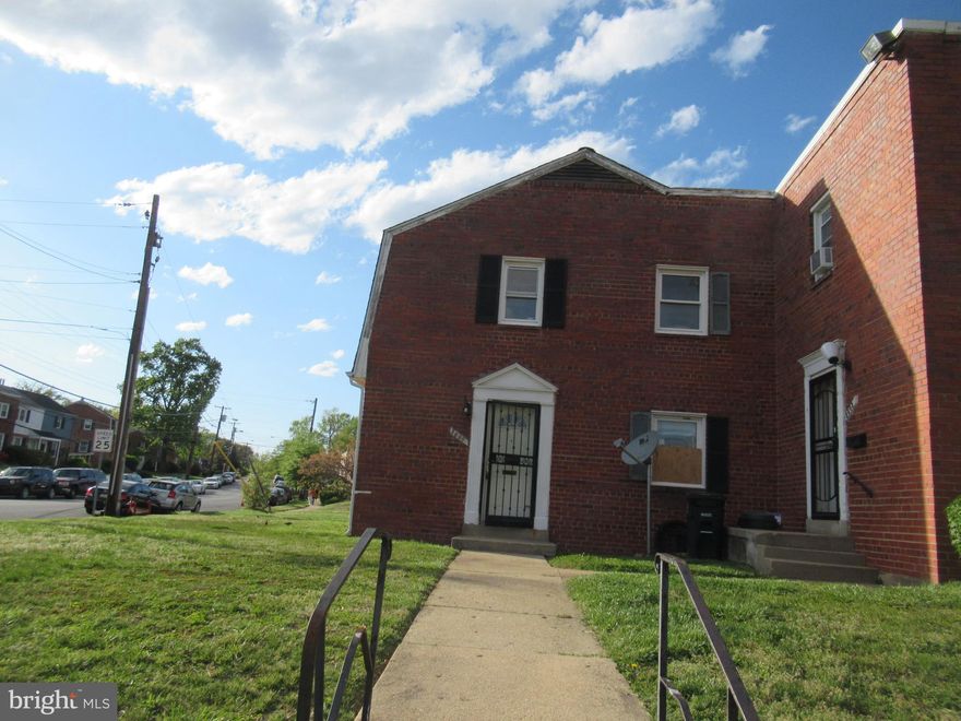 Great rental Opportunity !!! This is a two story home with two bedrooms and one full bath upstairs. Home features a small rear patio and interior needs updating with new kitchen and updating the bathroom.************************ **********NOTICE !! *** Employees or directors of JPMorgan Chase & Co. and its direct and indirect subsidiaries are strictly prohibited from directly or indirectly purchasing any property owned or serviced by or on behalf of JPMorgan Chase & Co. or its direct and indirect subsidiaries.WELL PRICED FORECLOSURE **** NEEDS Major Renovations *** OFFERS Reviewed after property is in MLS for at least 10 DAYS ****All offers must be submitted by the buyer s agent using the online offer management system. Access the system via the link below. A technology fee will apply to the buyer s agent upon consummation of a sale.. Offer link to property:  http://www.spsreo.com/?c=BOVB