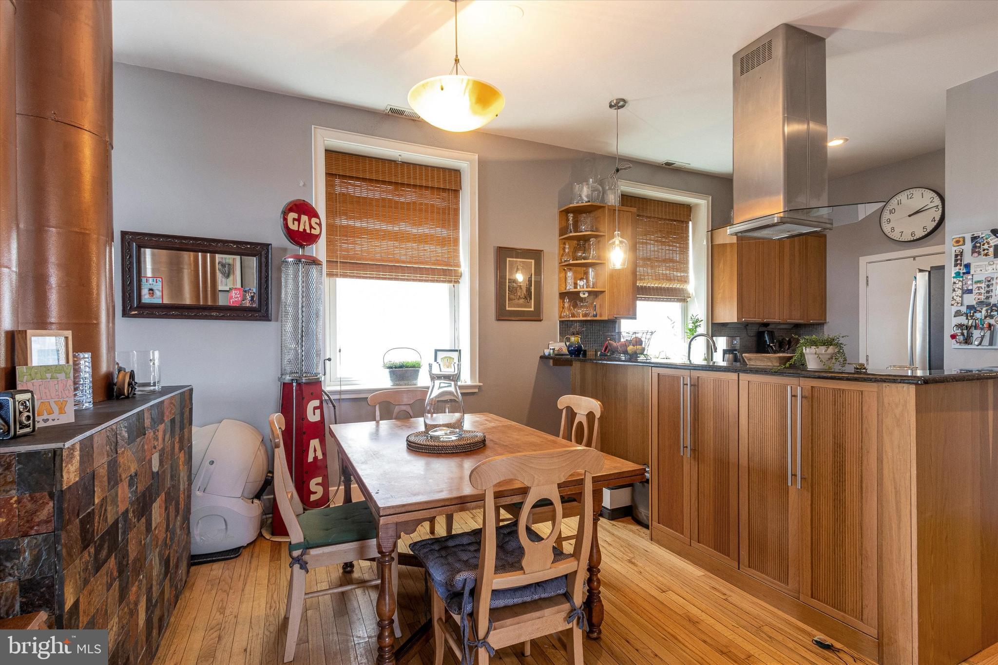 QUEEN VILLAGE - Residential