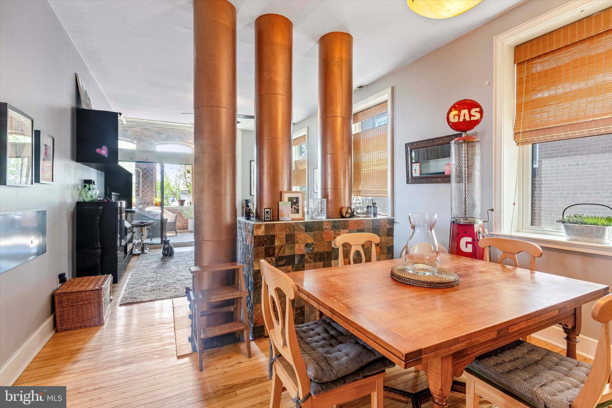 QUEEN VILLAGE - Residential