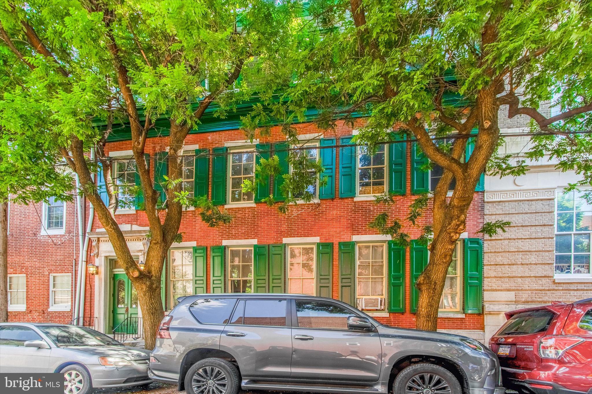 QUEEN VILLAGE - Residential