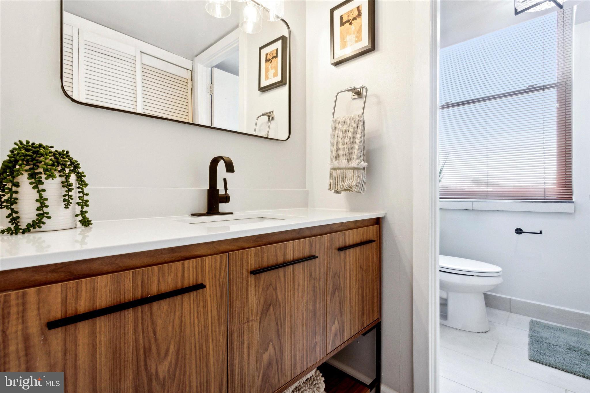 QUEEN VILLAGE - Residential