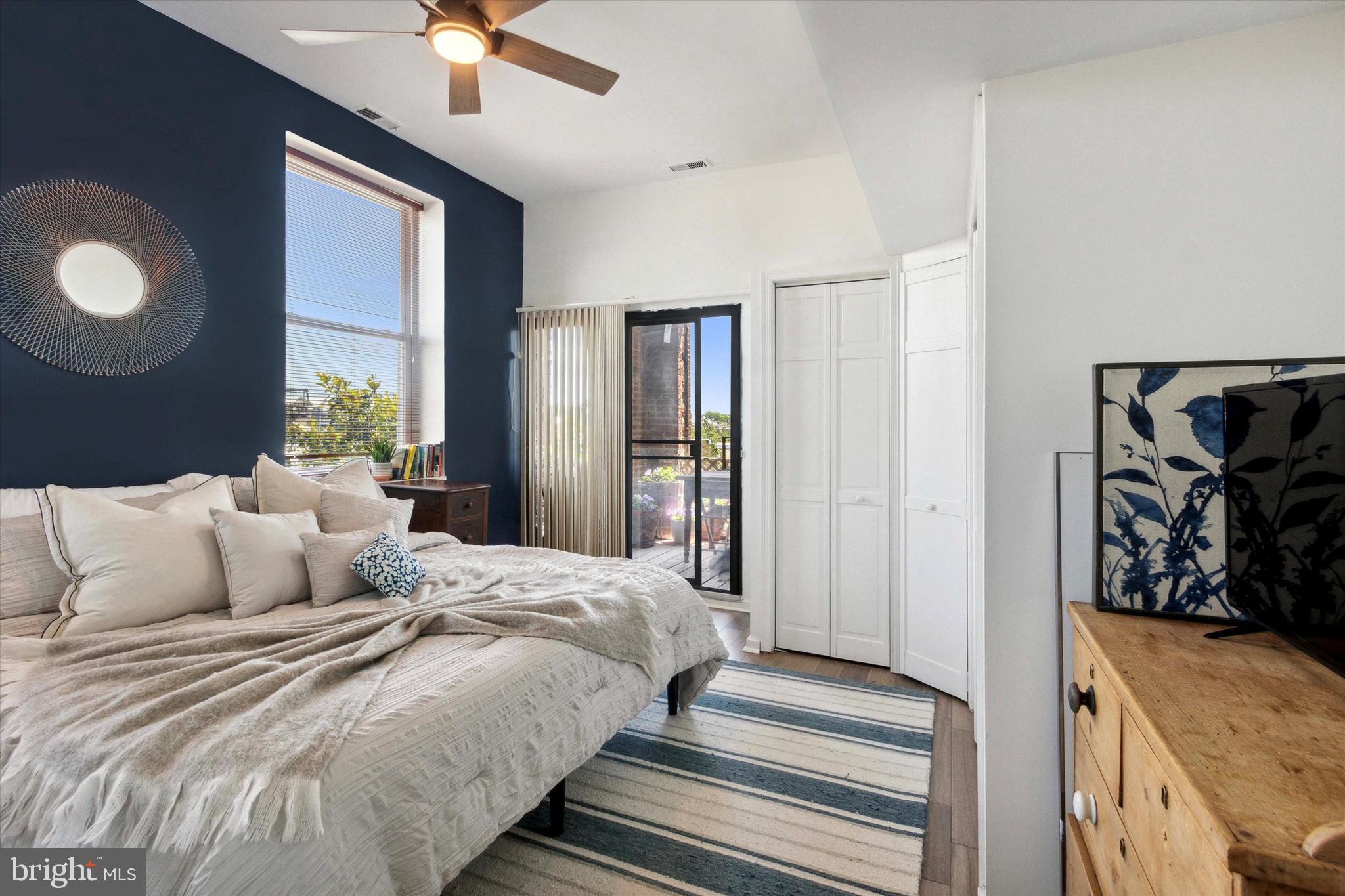 QUEEN VILLAGE - Residential