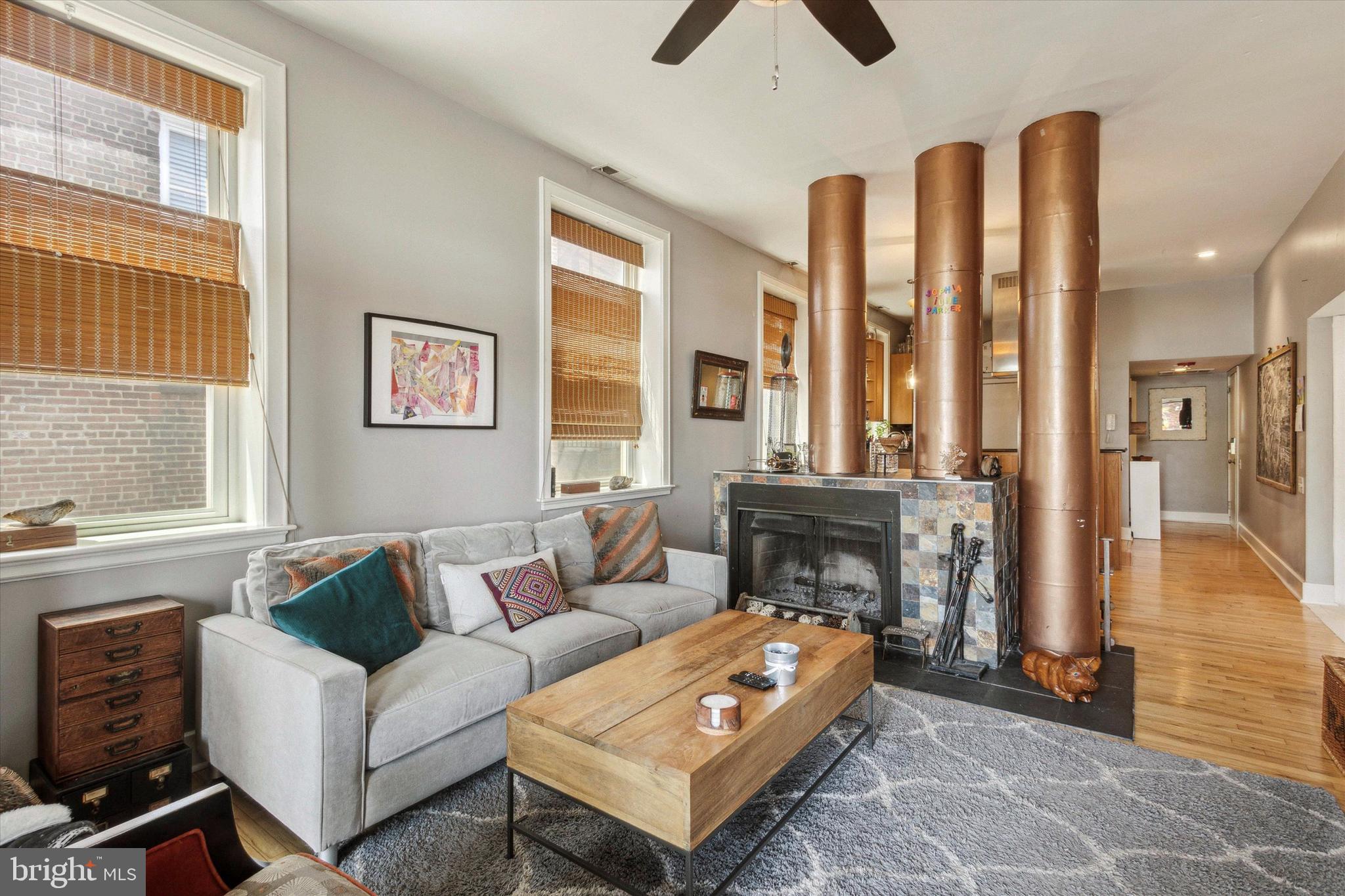 QUEEN VILLAGE - Residential