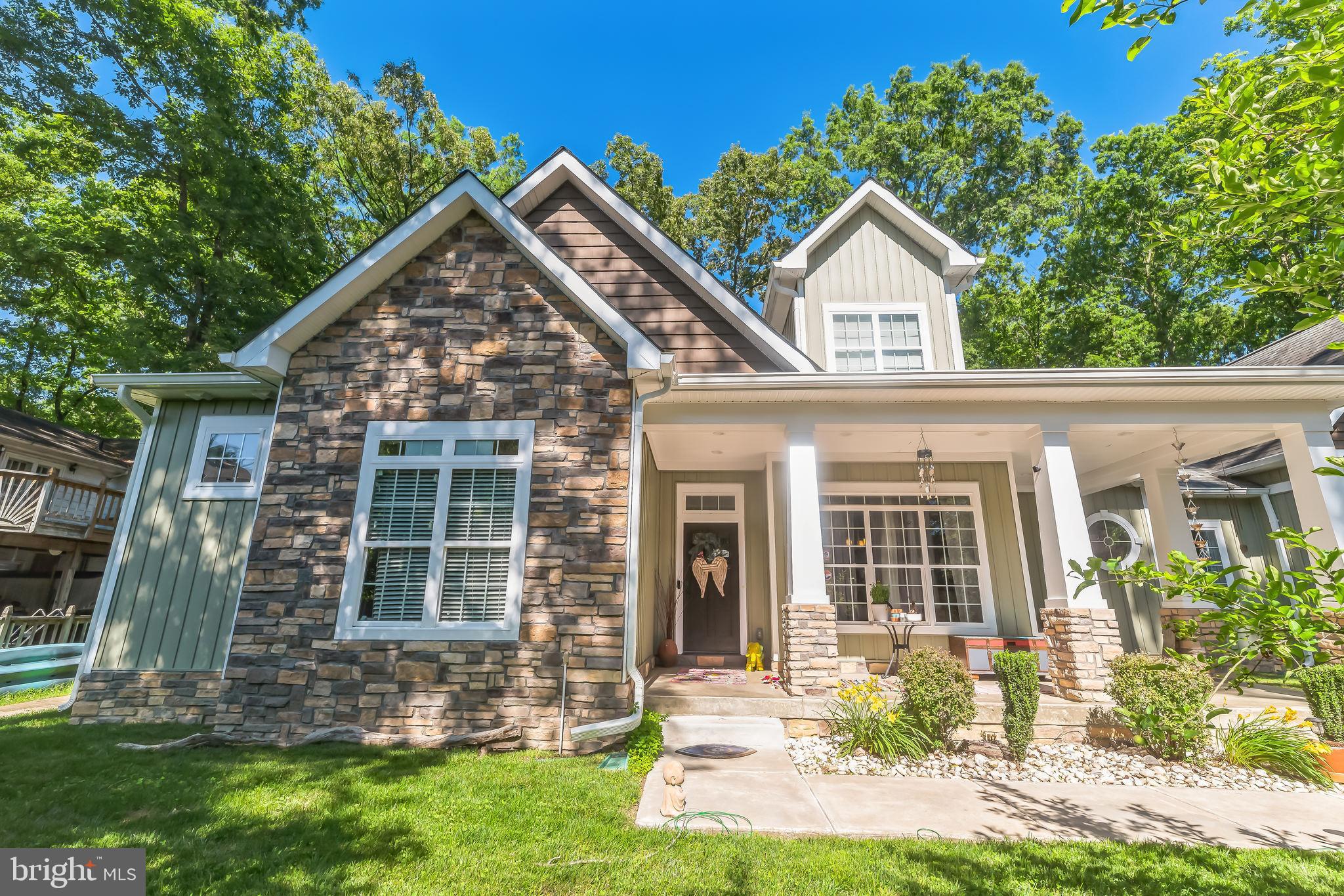 LAKE MONTCLAIR - Residential