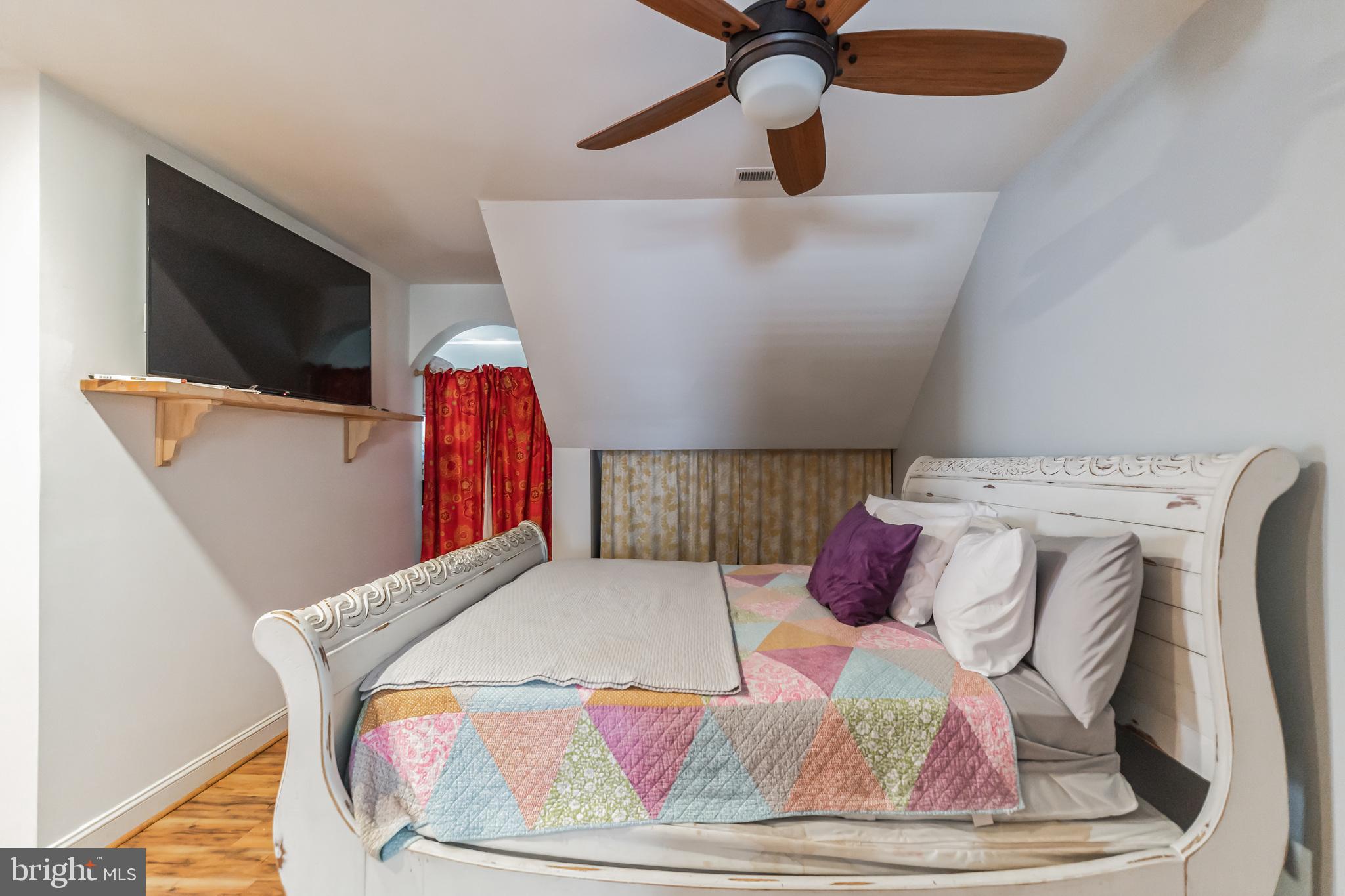 LAKE MONTCLAIR - Residential