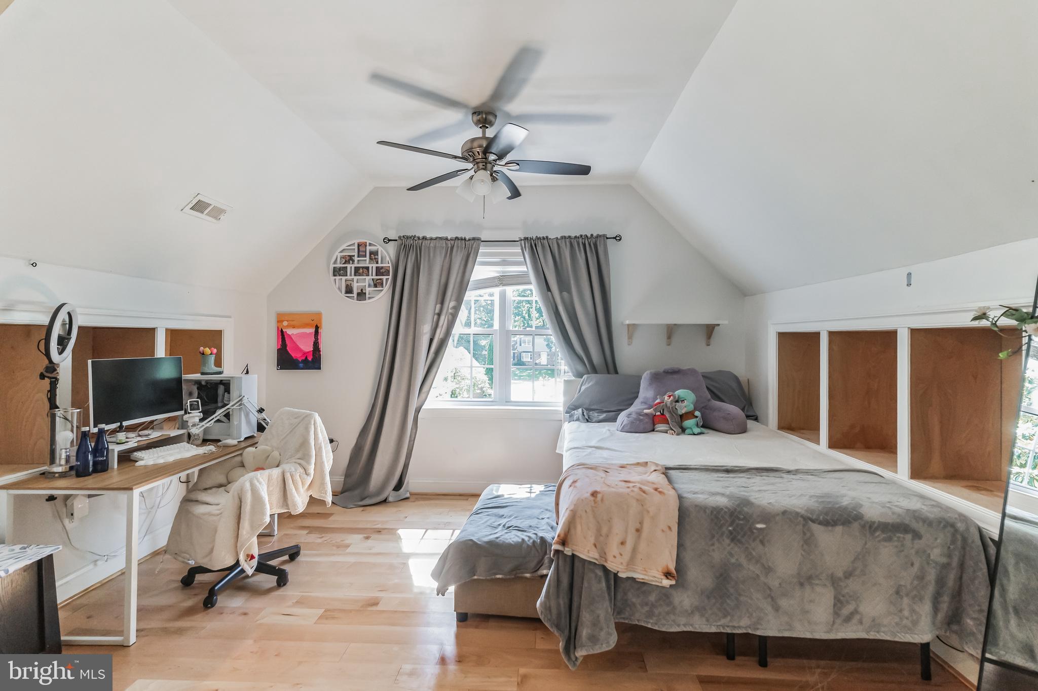 LAKE MONTCLAIR - Residential