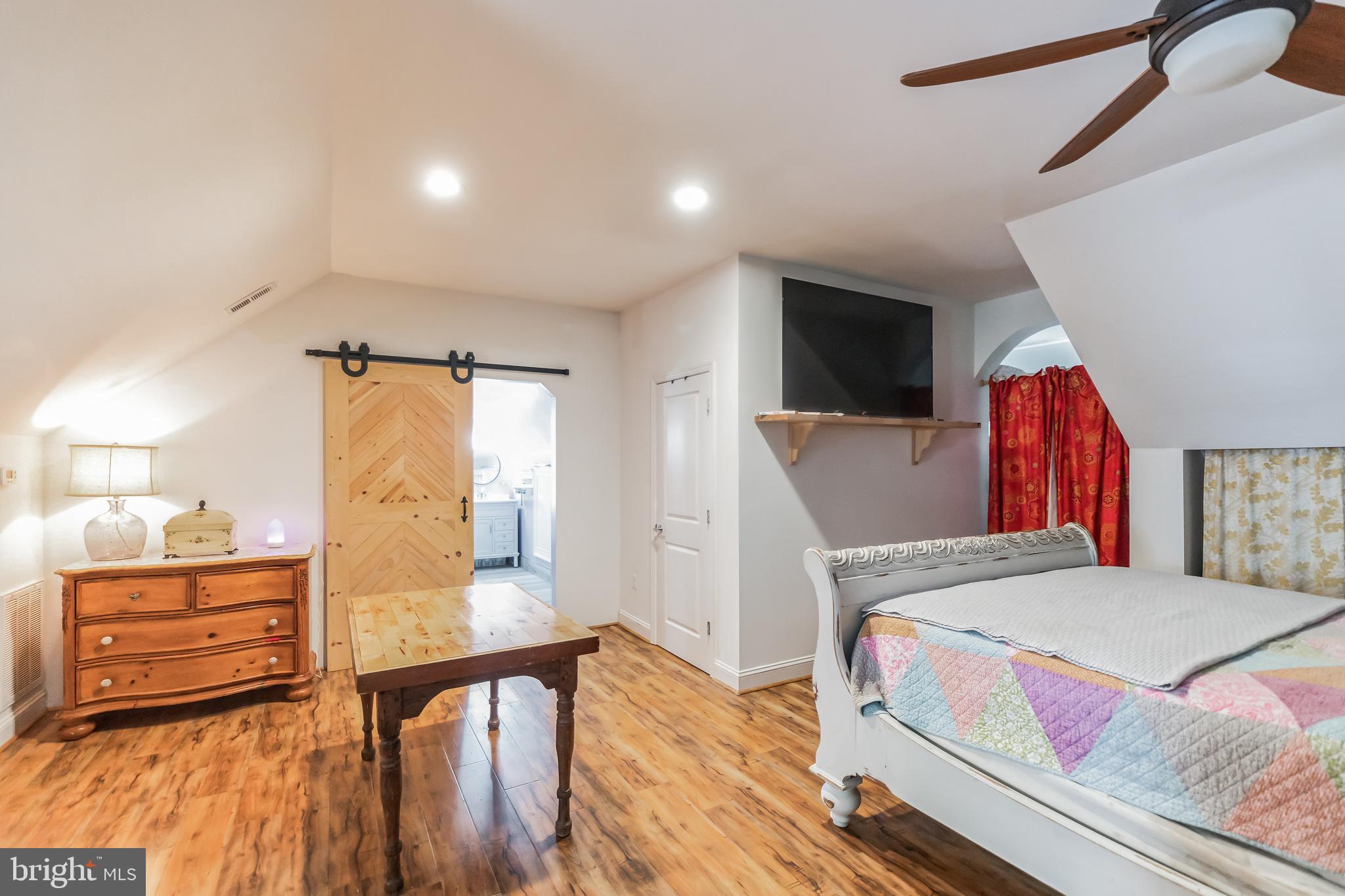 LAKE MONTCLAIR - Residential