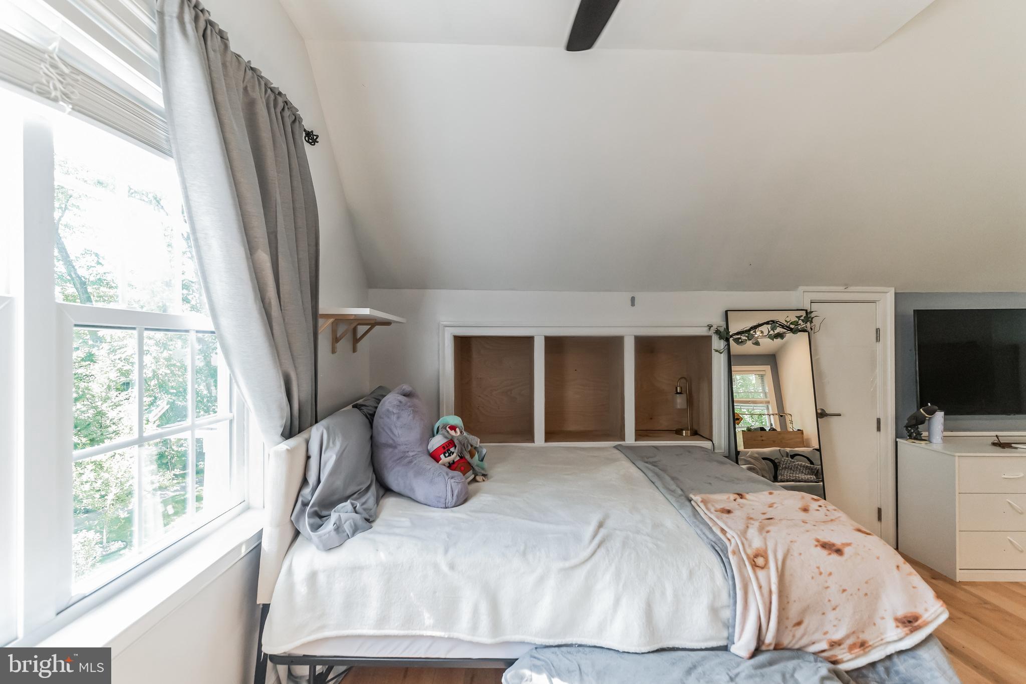 LAKE MONTCLAIR - Residential