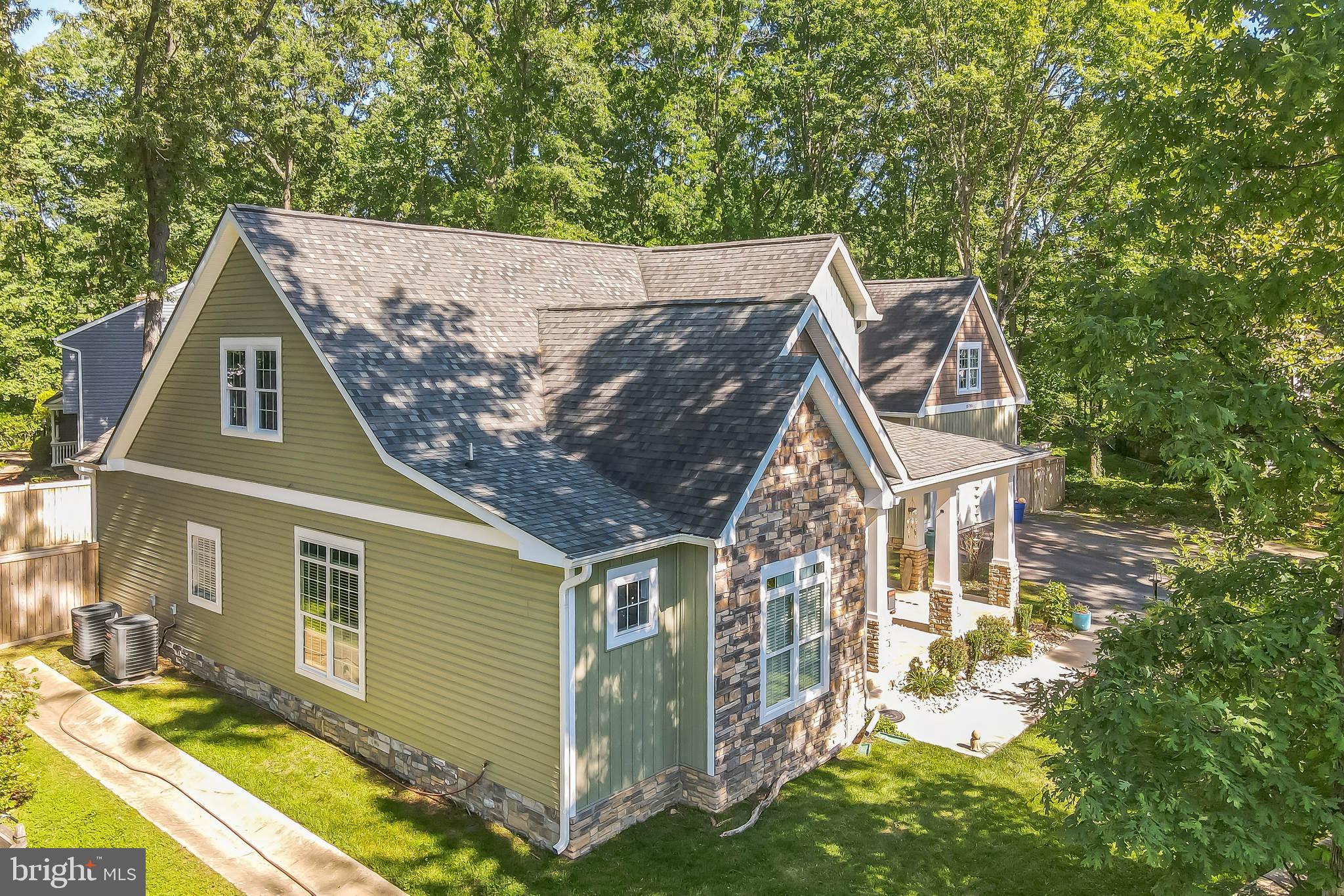 LAKE MONTCLAIR - Residential