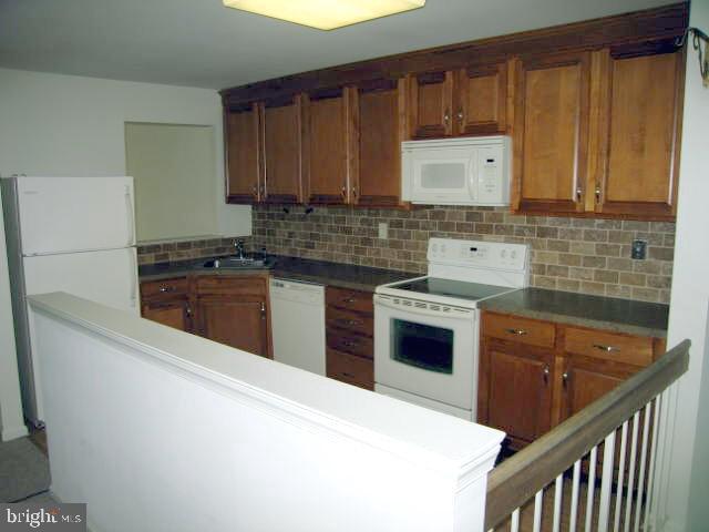 VILLAGE SHIRES - Residential