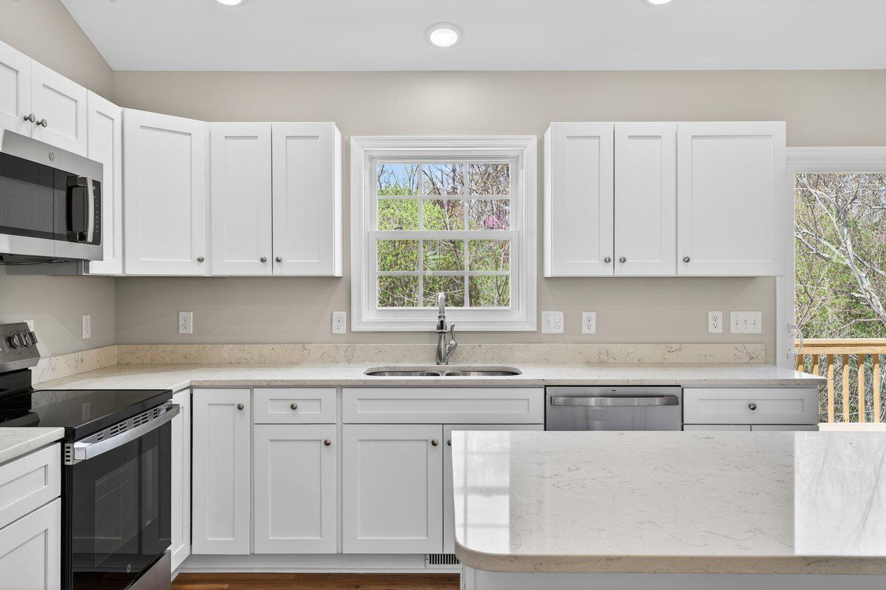 FOREST KNOLLS - Residential