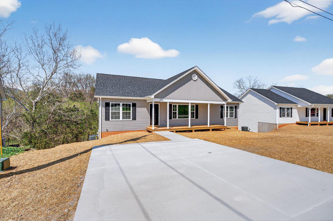 FOREST KNOLLS - Residential