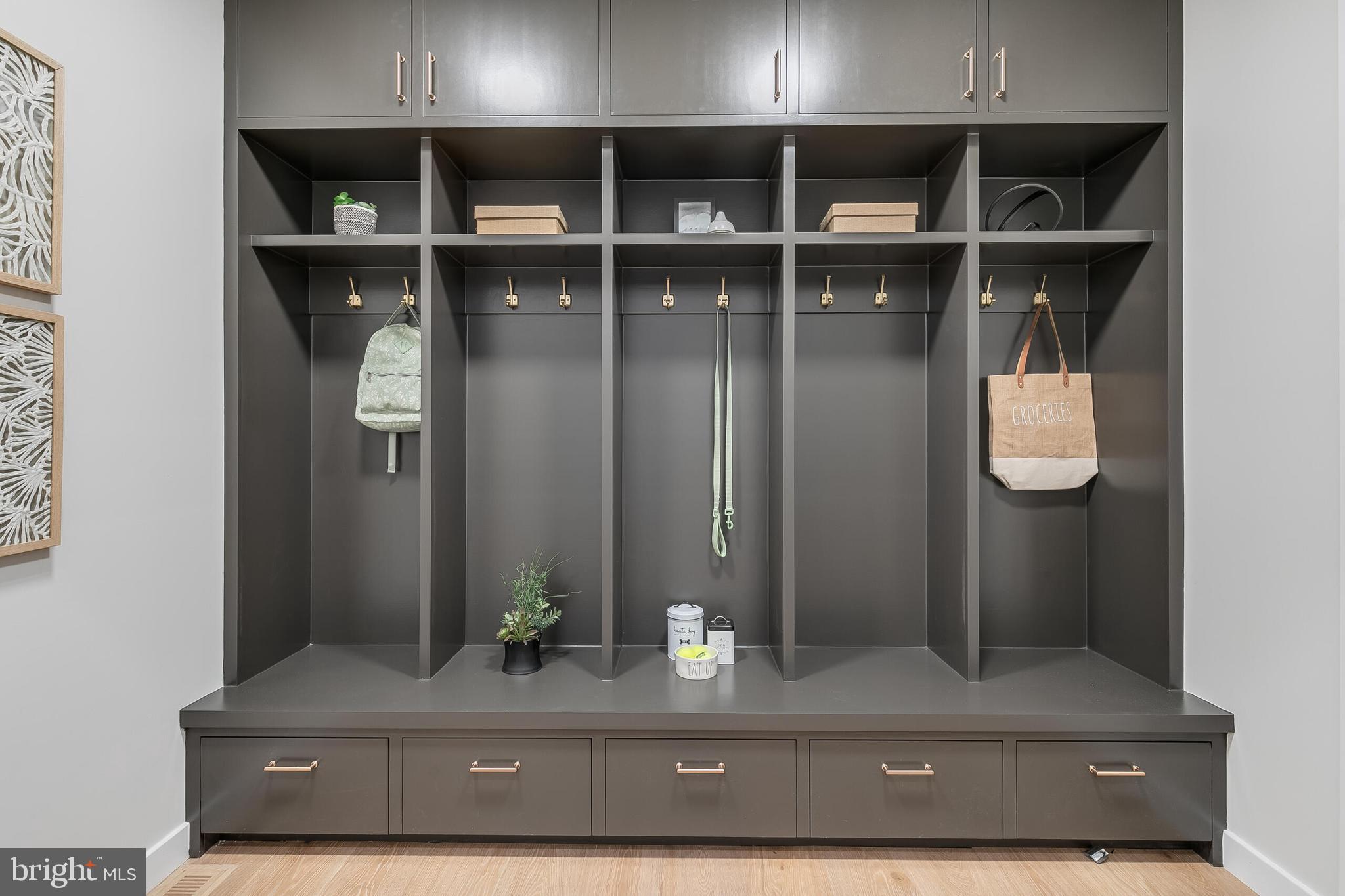 VIENNA WOODS - Residential