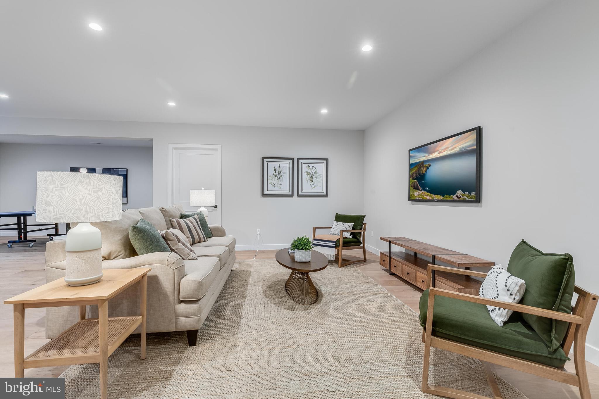 VIENNA WOODS - Residential