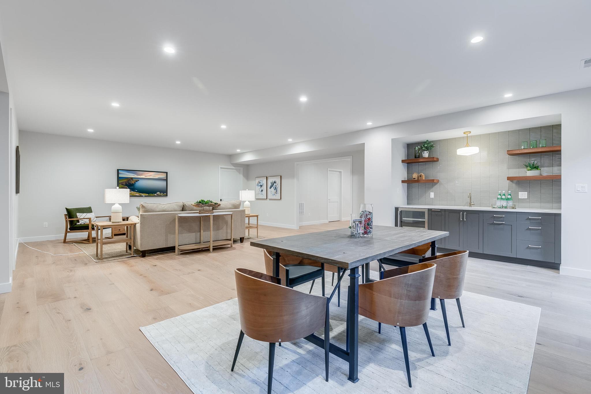 VIENNA WOODS - Residential