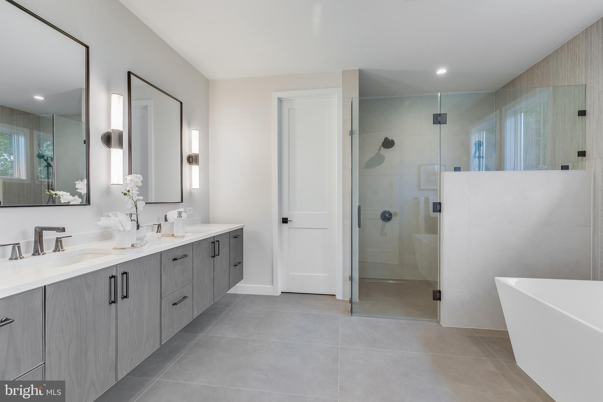 VIENNA WOODS - Residential