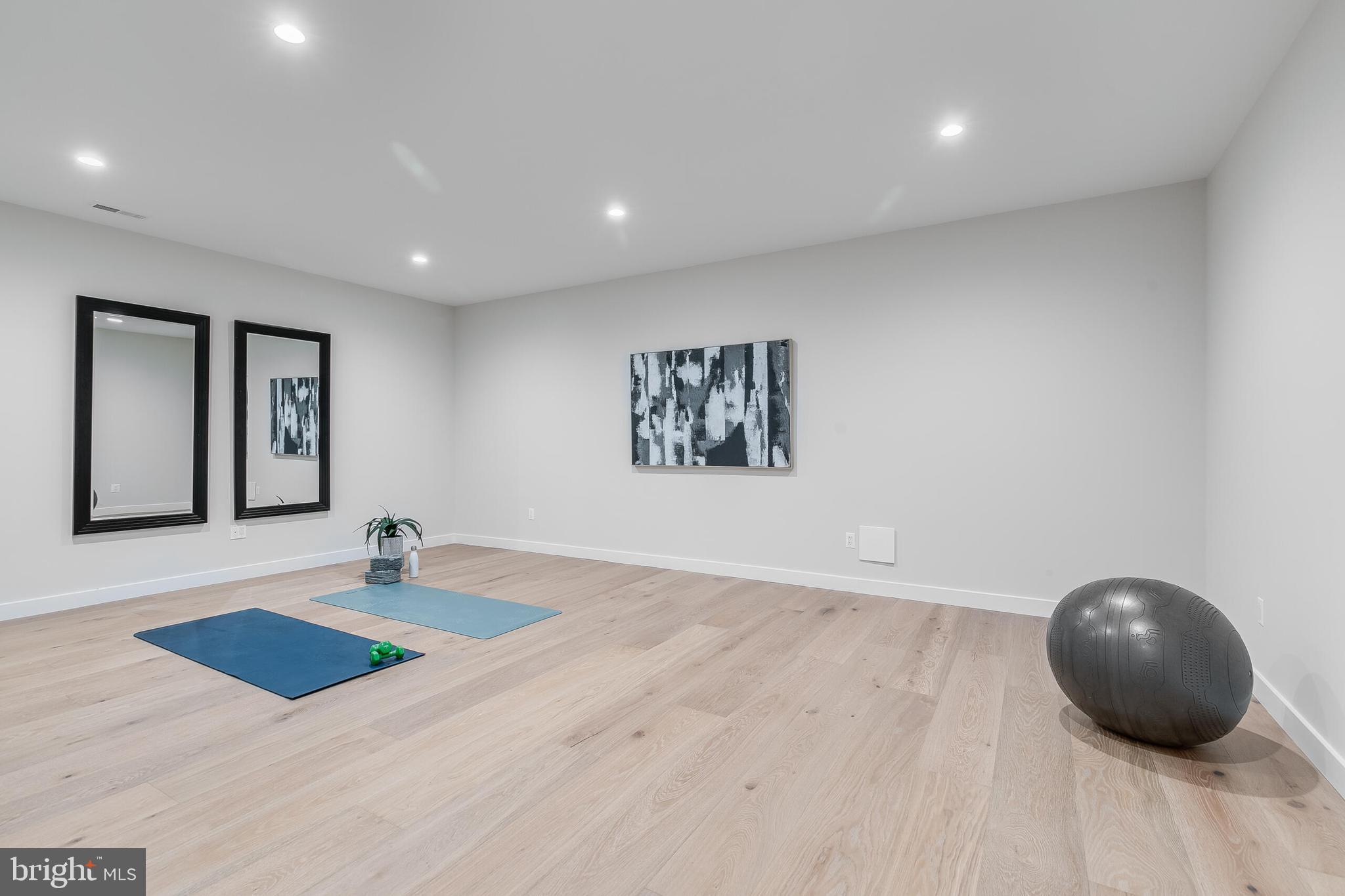 VIENNA WOODS - Residential