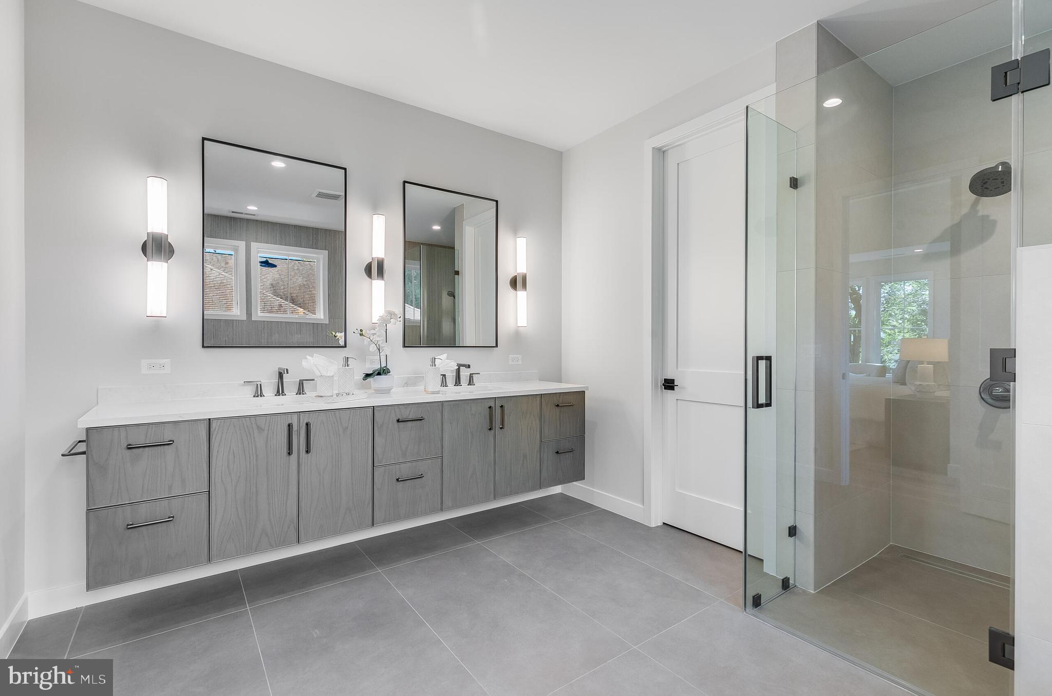 VIENNA WOODS - Residential