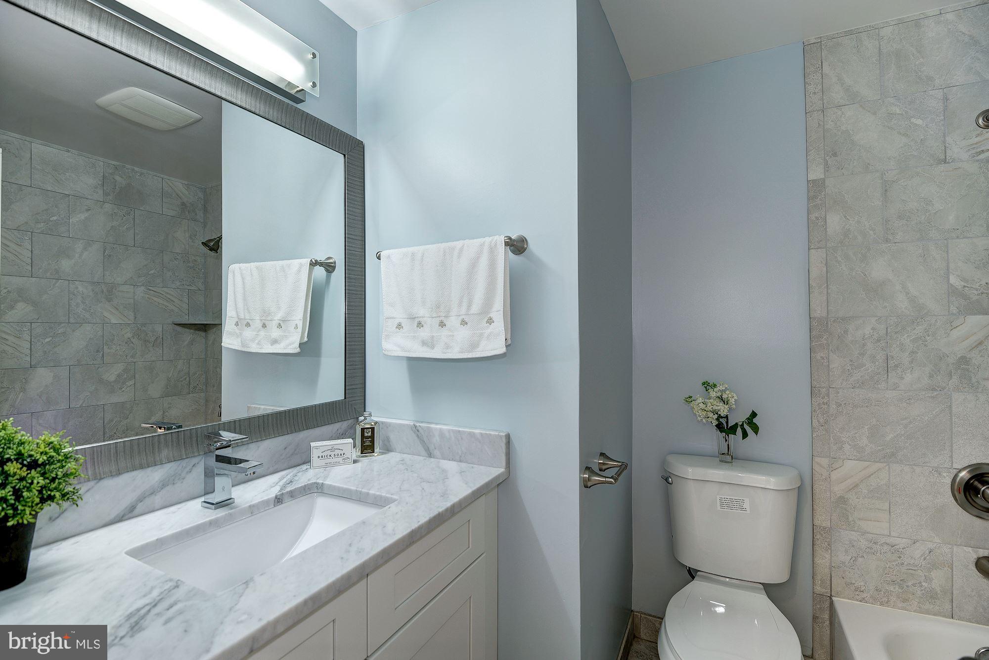 MC LEAN HAMLET - Residential Lease