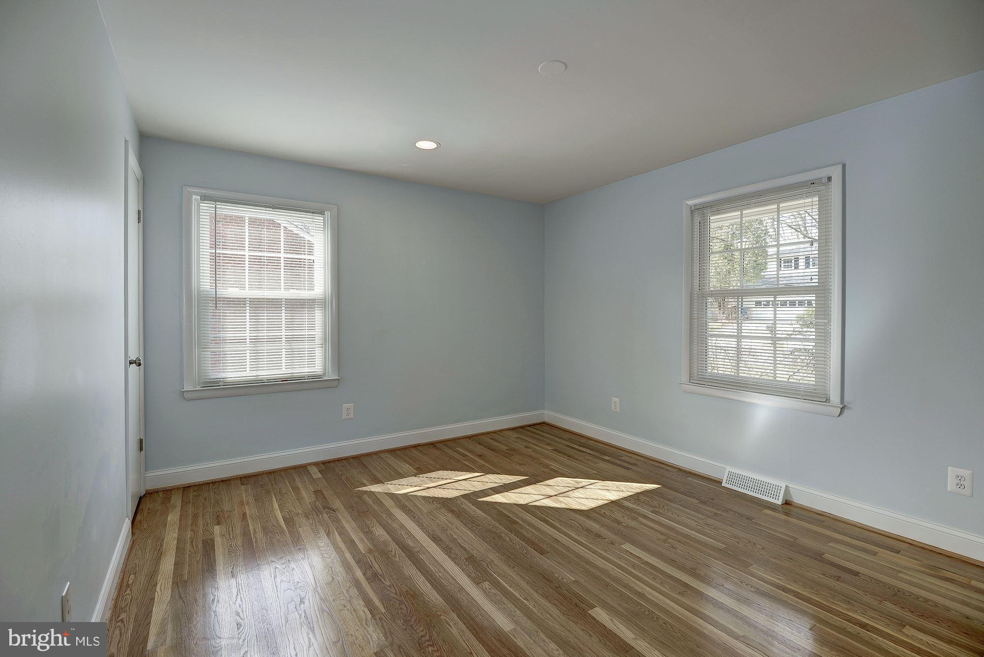 MC LEAN HAMLET - Residential Lease