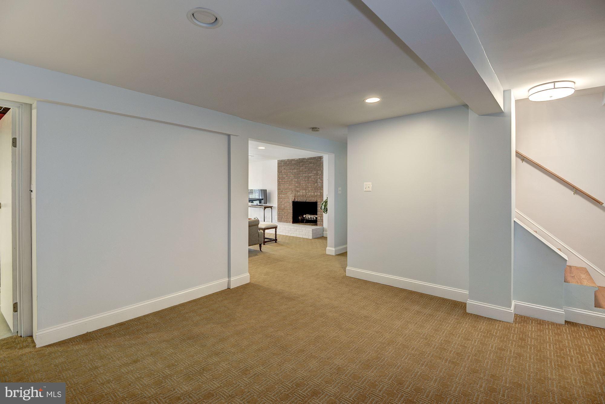 MC LEAN HAMLET - Residential Lease