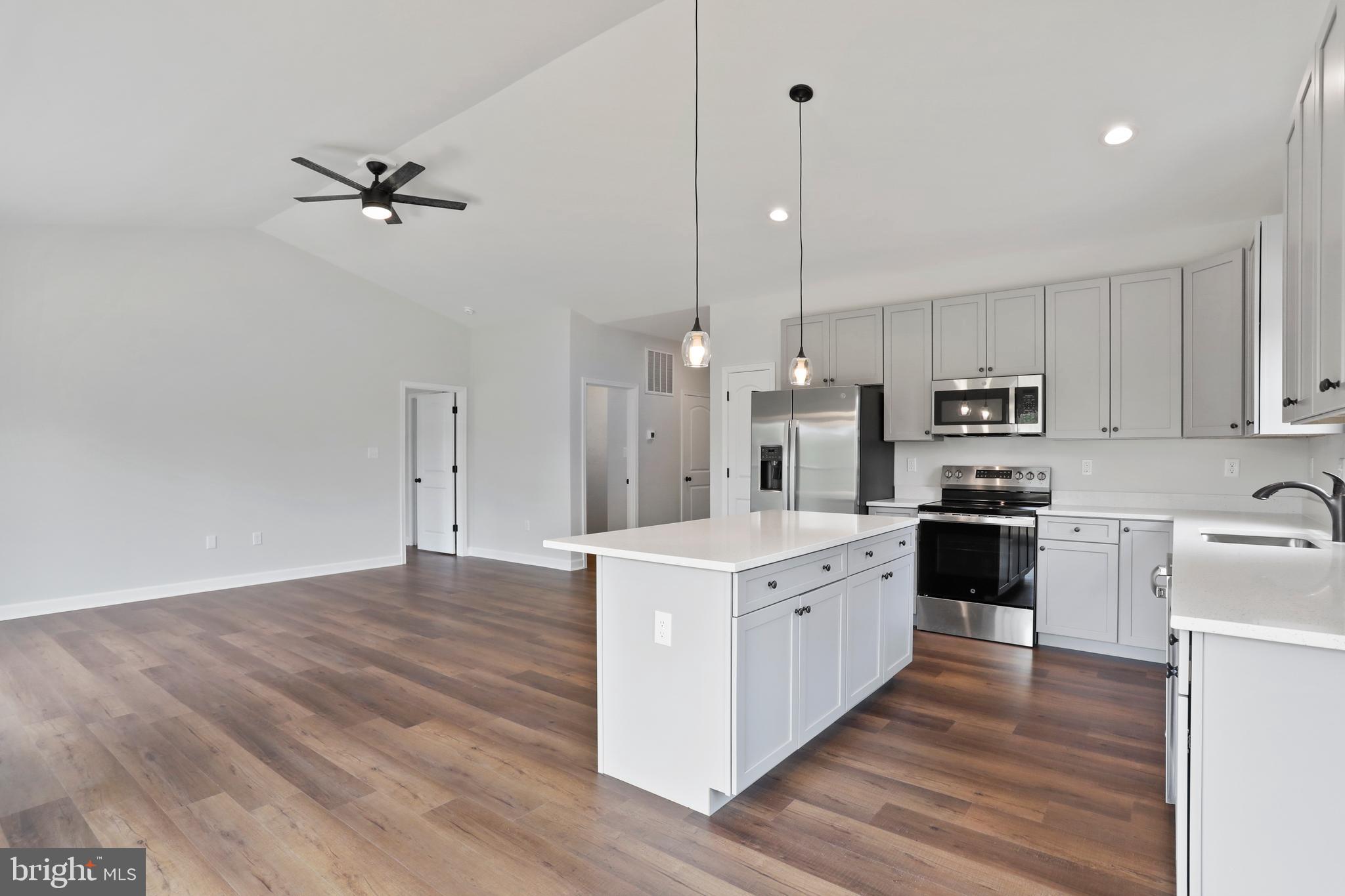 MIDDLE CREEK VISTAS - Residential