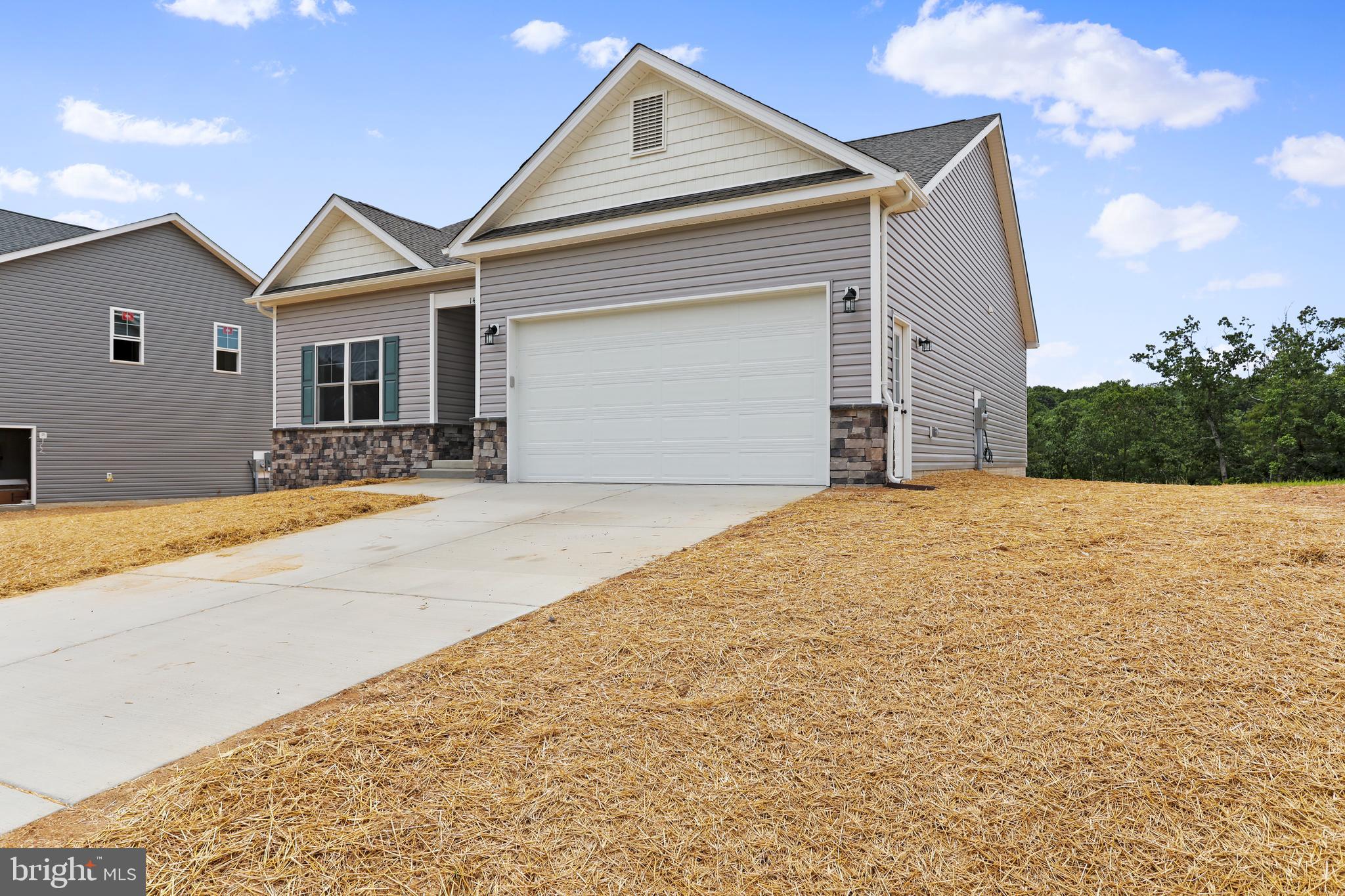 MIDDLE CREEK VISTAS - Residential