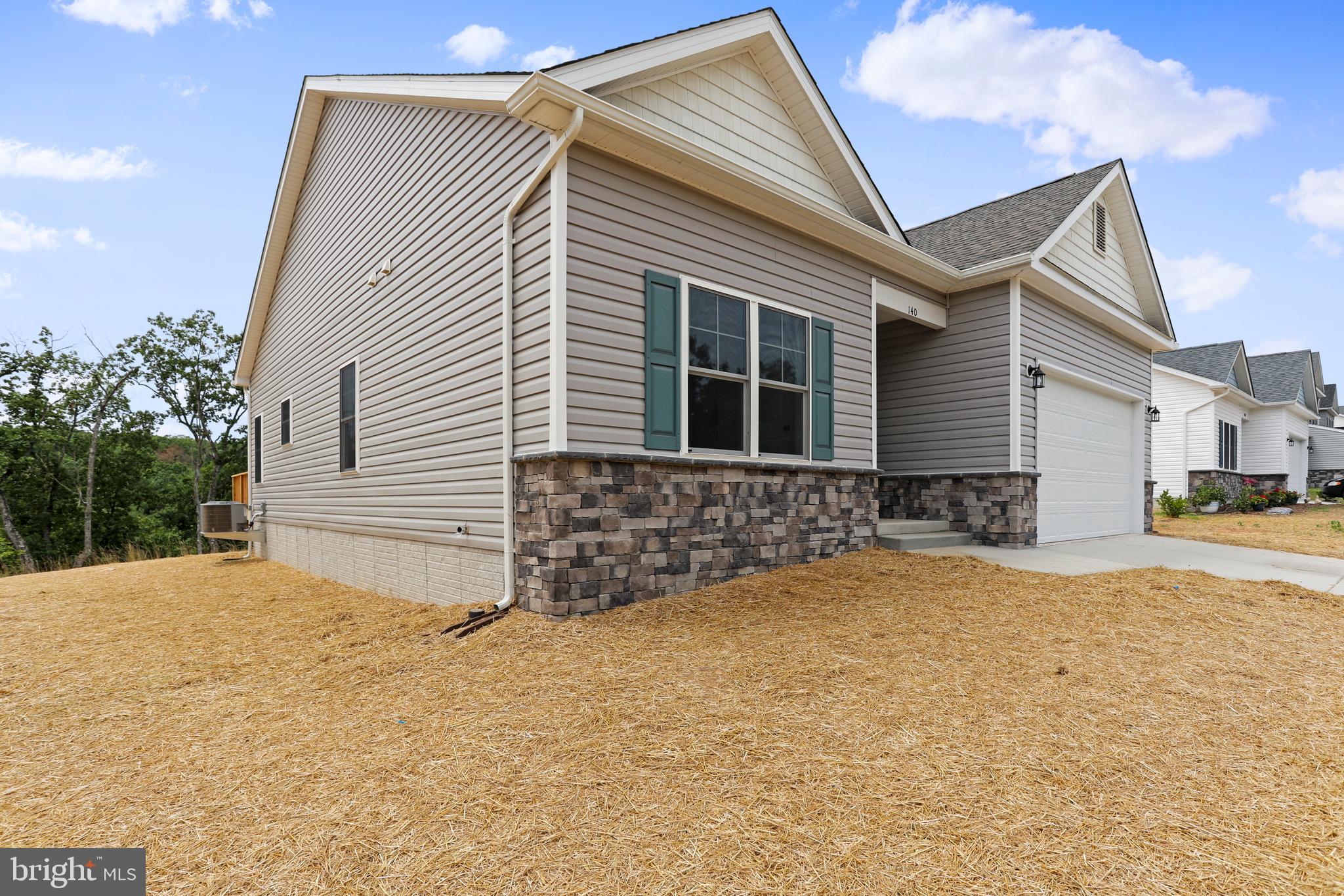 MIDDLE CREEK VISTAS - Residential