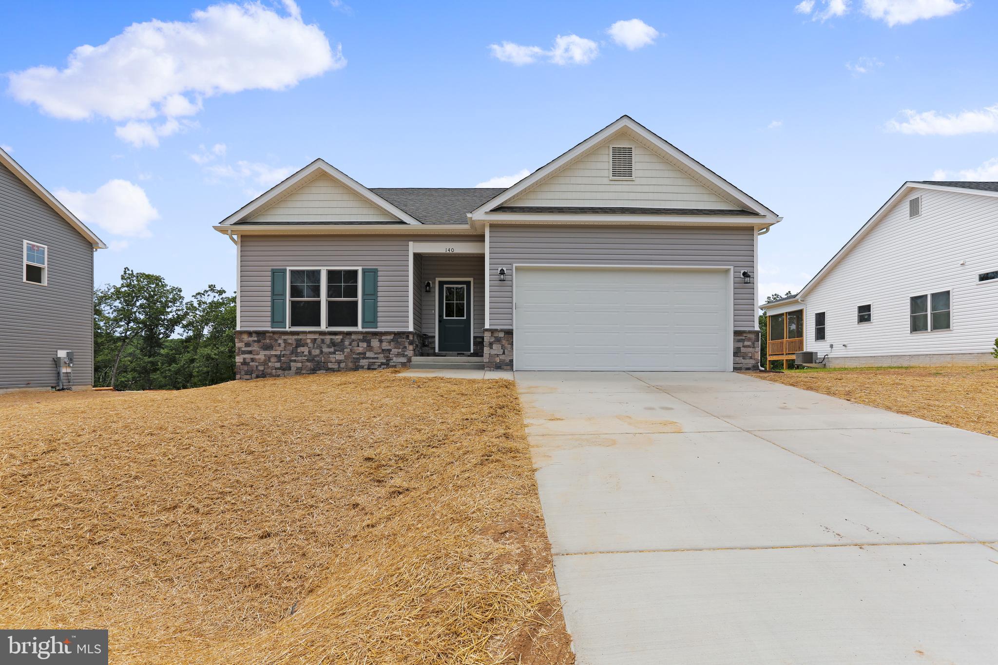 MIDDLE CREEK VISTAS - Residential