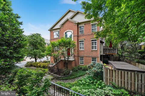 Photo of 4648 Lambert Drive, ALEXANDRIA, VA 22311 (MLS # VAAX2060850)
