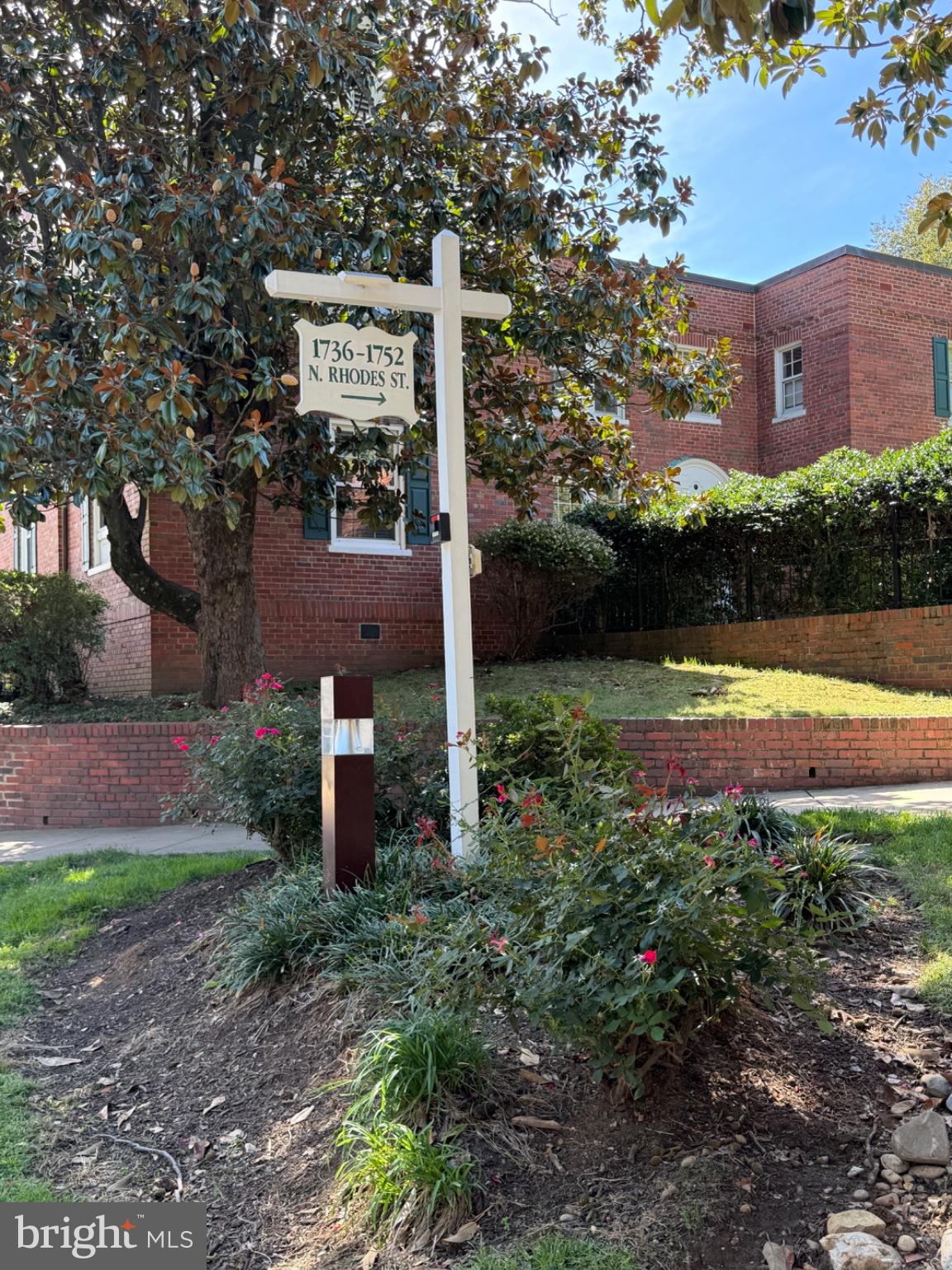 1742 RHODES STREET N 5-304