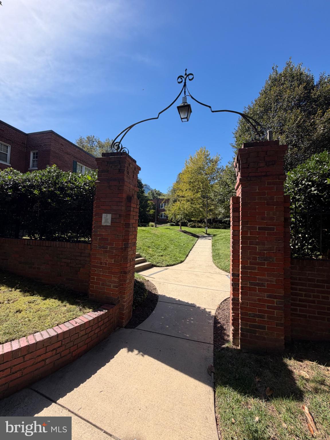 1742 RHODES STREET N 5-304