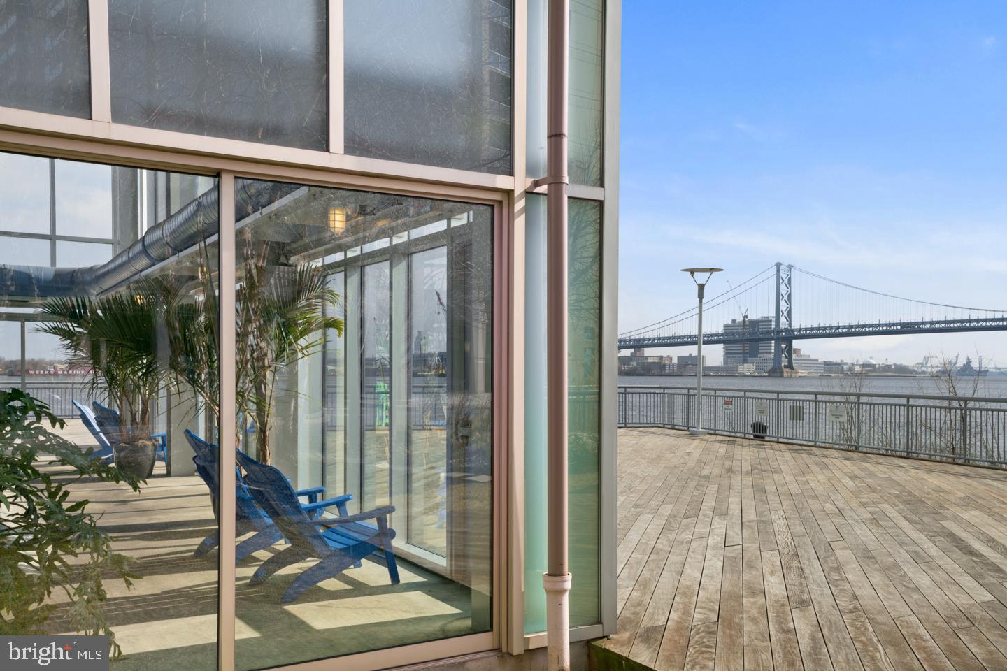 WATERFRONT SQUARE - Residential