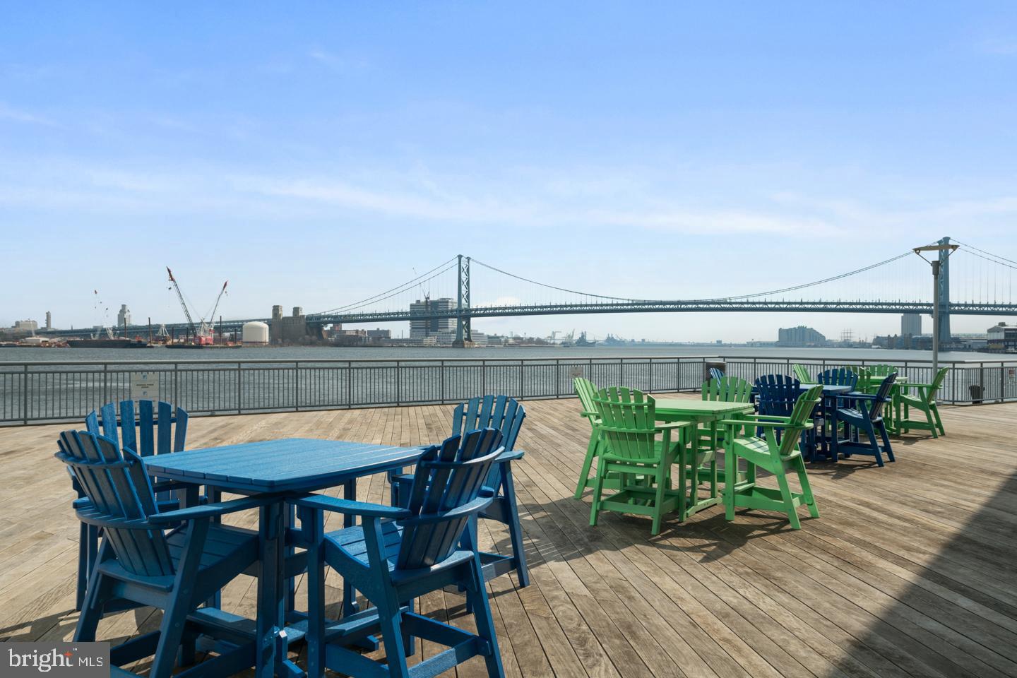 WATERFRONT SQUARE - Residential