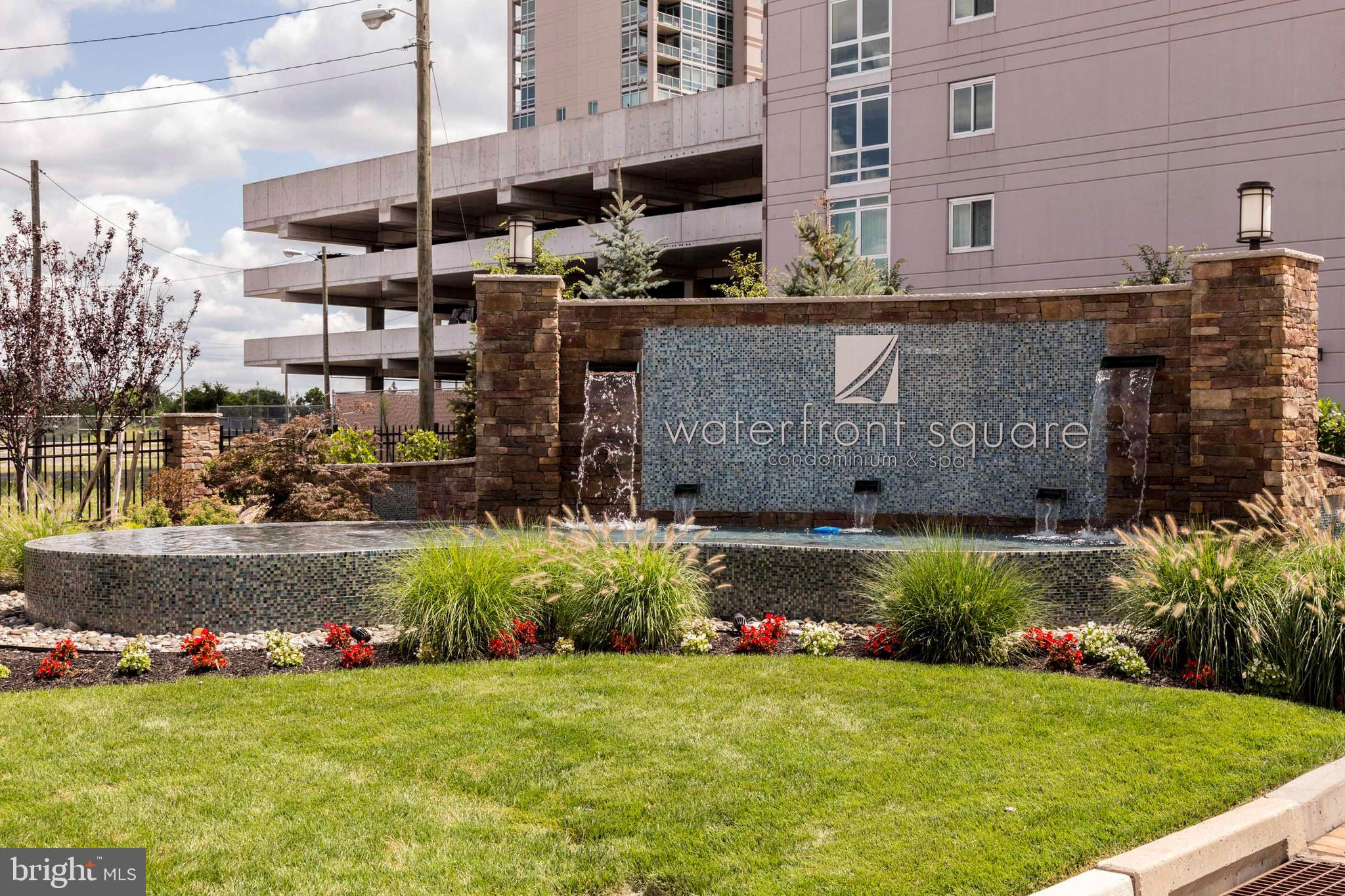 901 N PENN STREET R1001